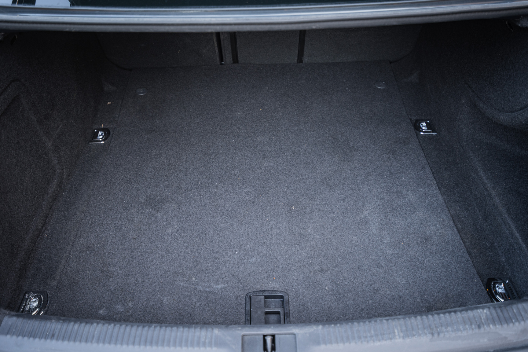 Interior image of 2011 Audi S4 (47)