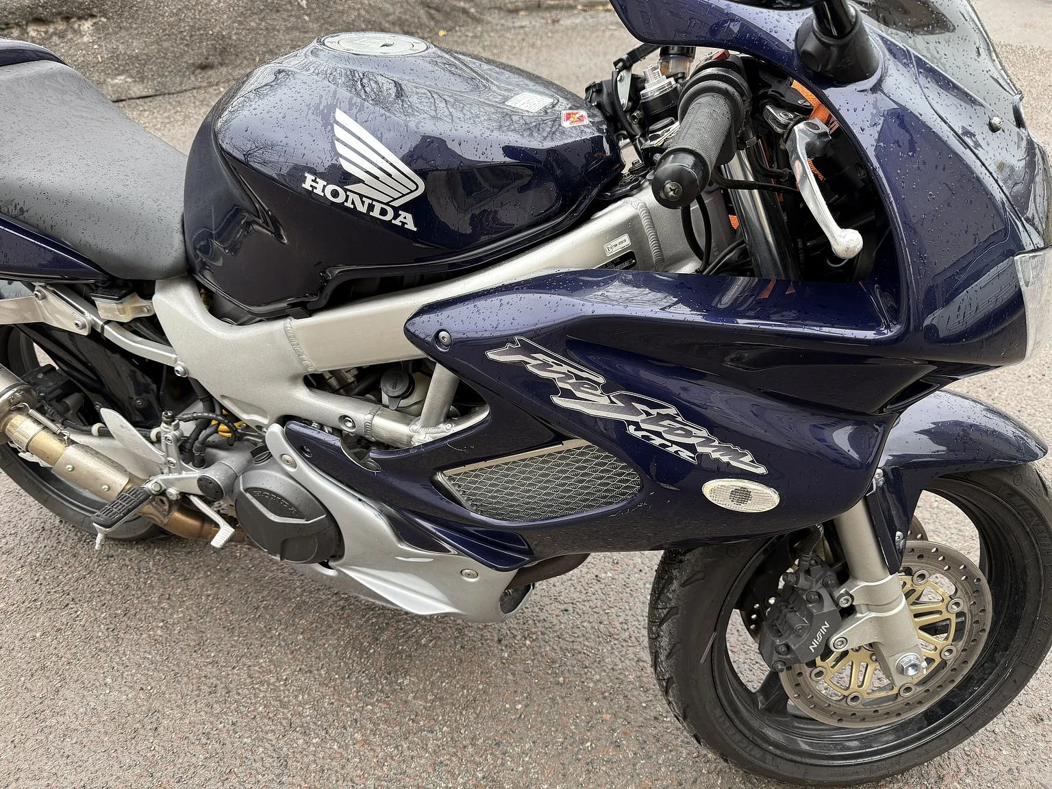 Exterior image of 2001 Honda VTR 1000 Firestorm (3)