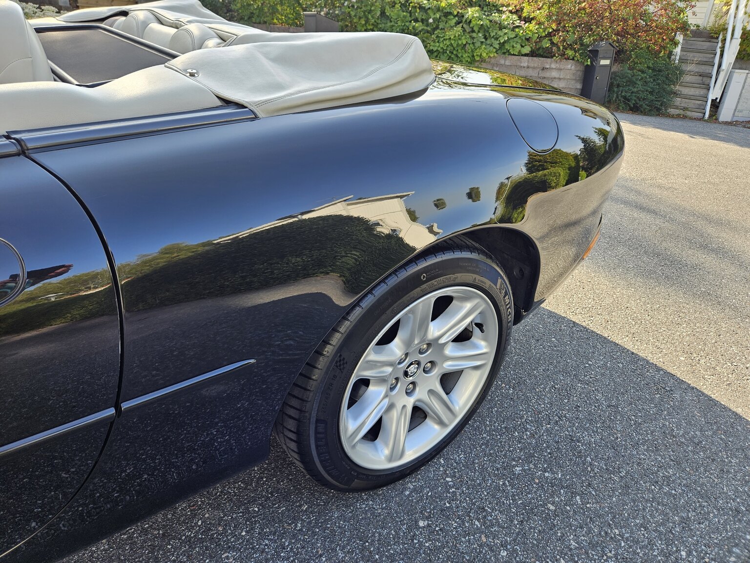 Exteriörbild på 1998 Jaguar XK8 Cabriolet