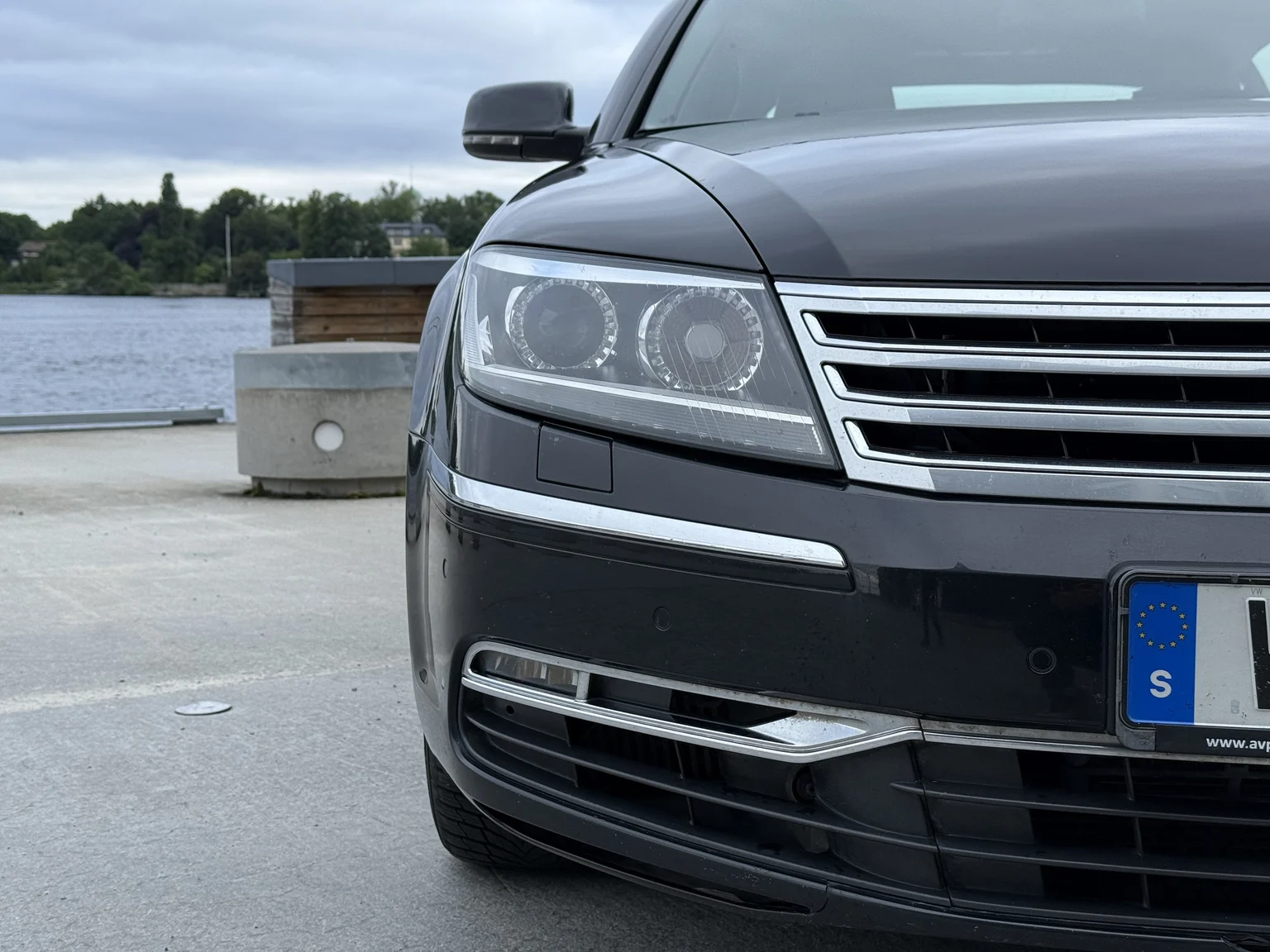 Exterior image of 2013 Volkswagen Phaeton 3.0 TDI (15)