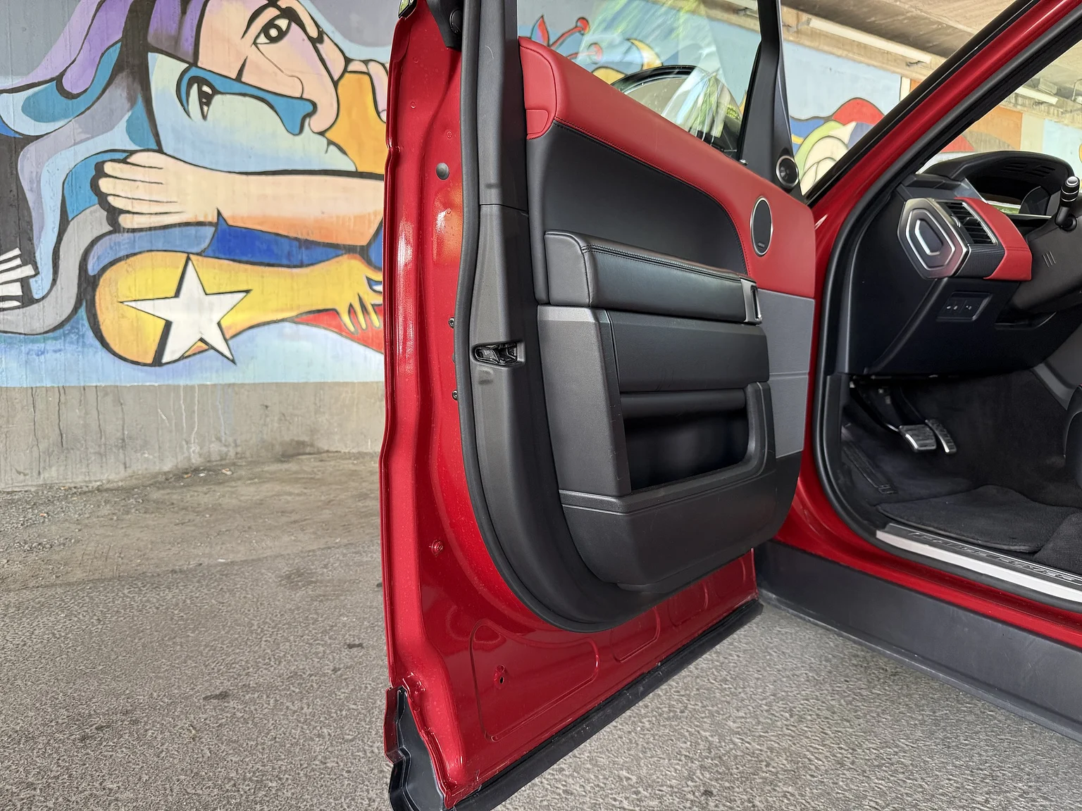 Interiörbild 2017 Range Rover Sport SVR (5)