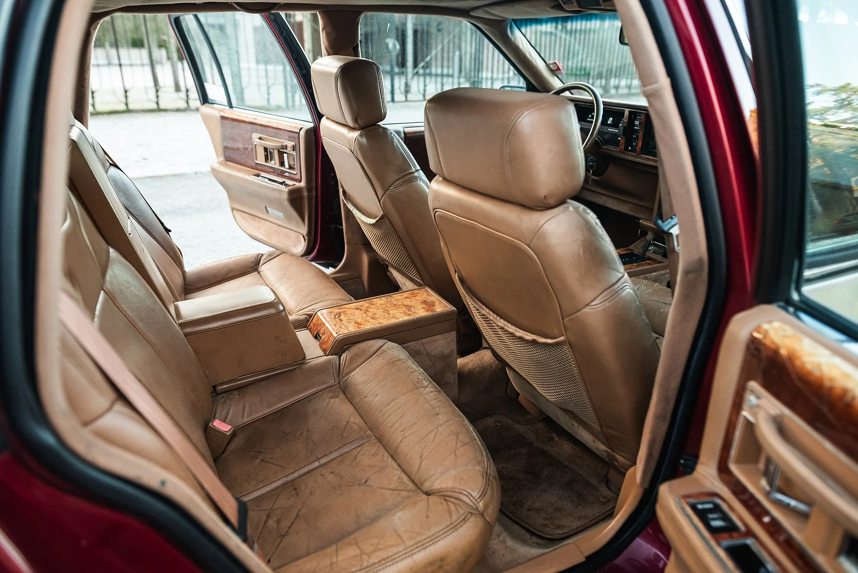 Interior image of 1989 Cadillac Seville (49)