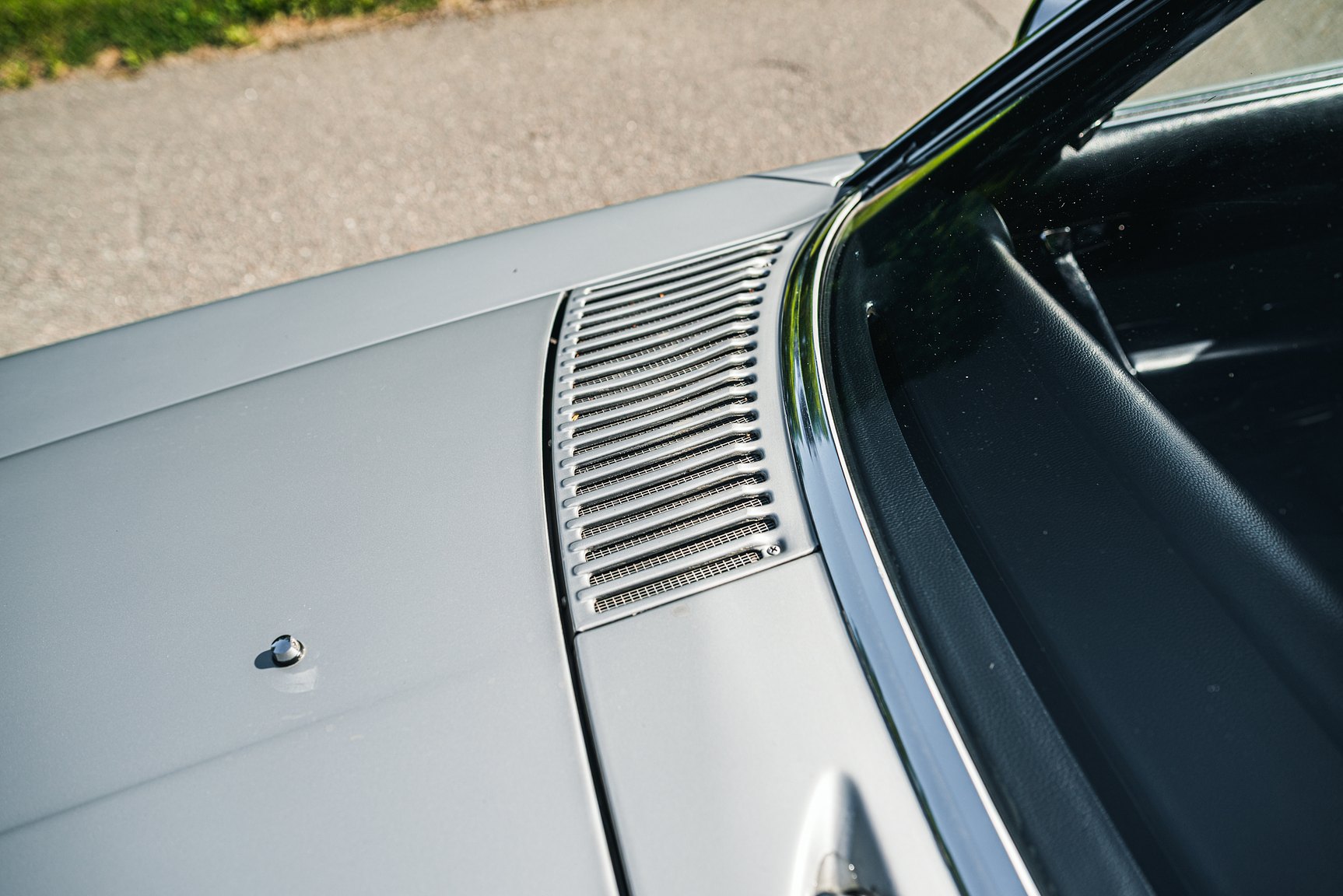 Exterior image of 1972 Mercedes-Benz 350 SL
