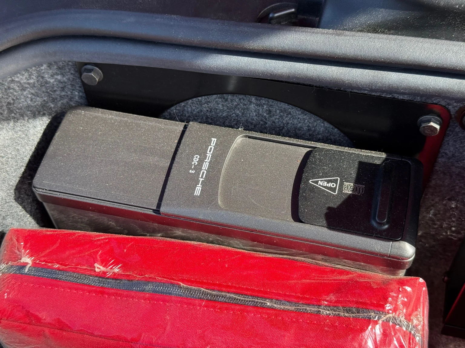 Interior image of 1998 Porsche 911 Carrera (65)