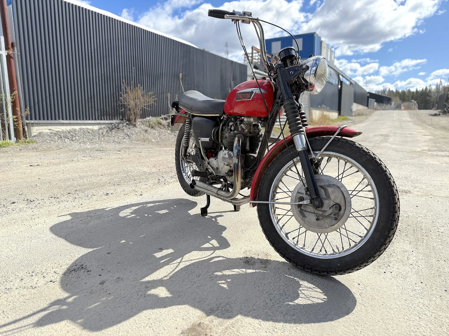 Exteriörbild på 1971 Triumph Daytona 500 (2)
