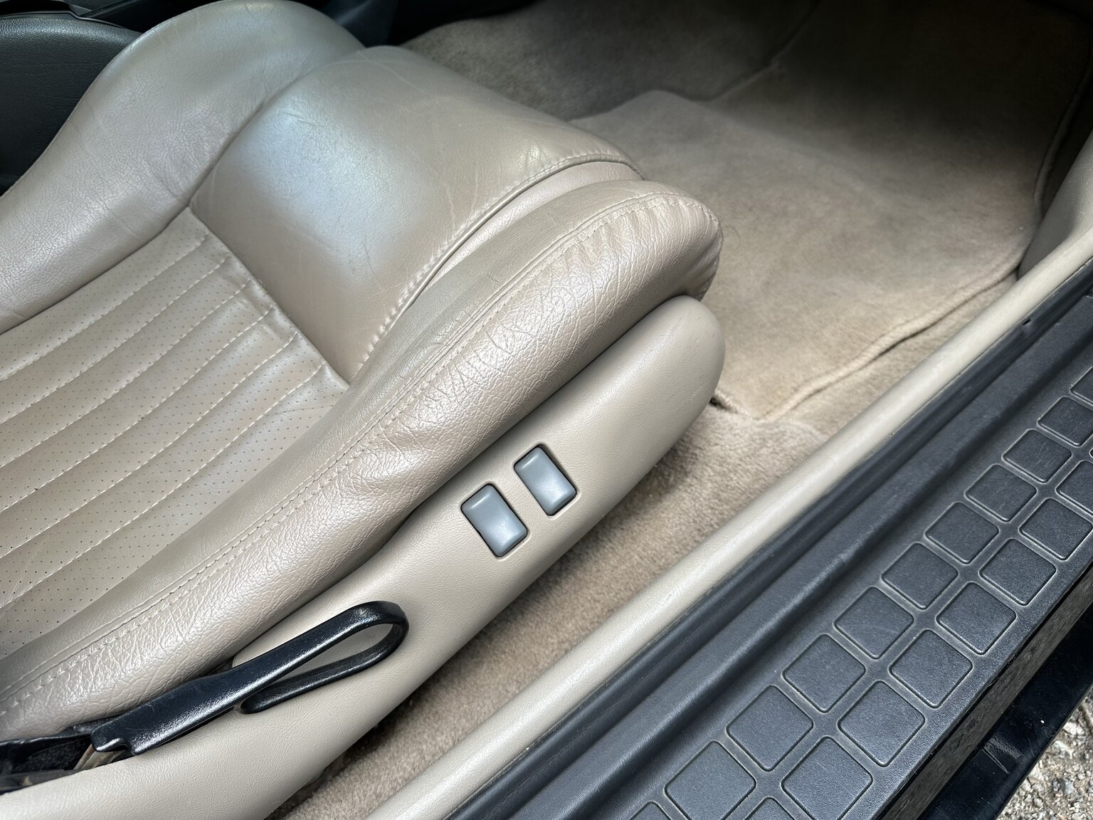 Interior image of 2000 Pontiac TransAm Firebird (27)