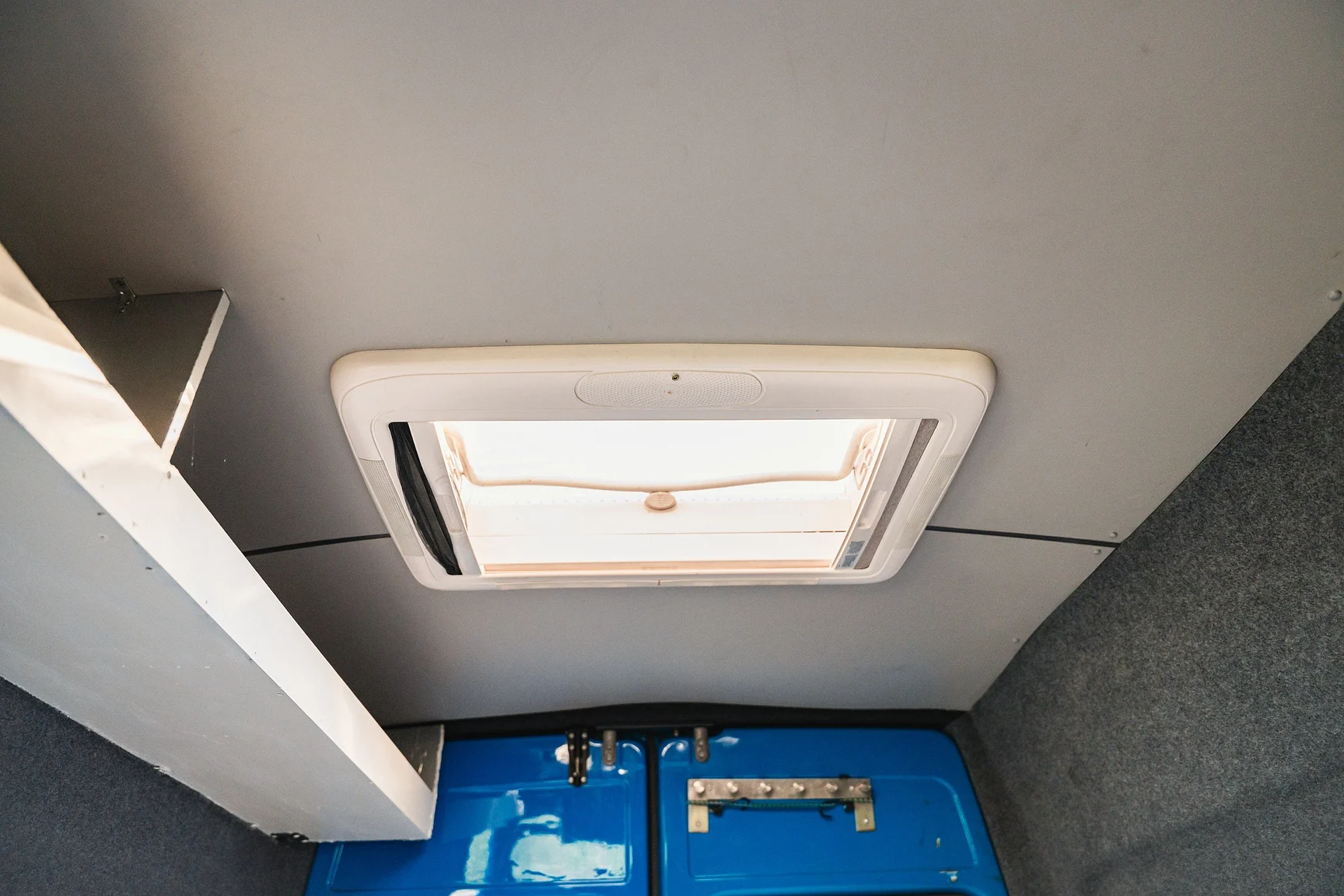 Interior image of 2004 Mercedes-Benz Sprinter 4x4 Campervan/Overlander (54)