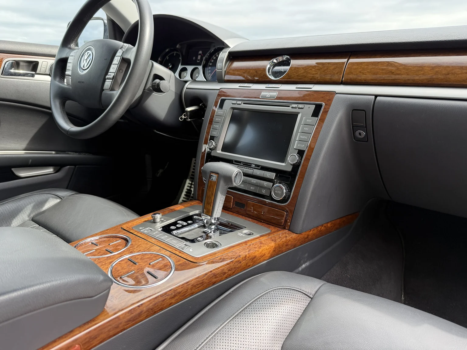 Interiörbild 2013 Volkswagen Phaeton 3.0 TDI (79)