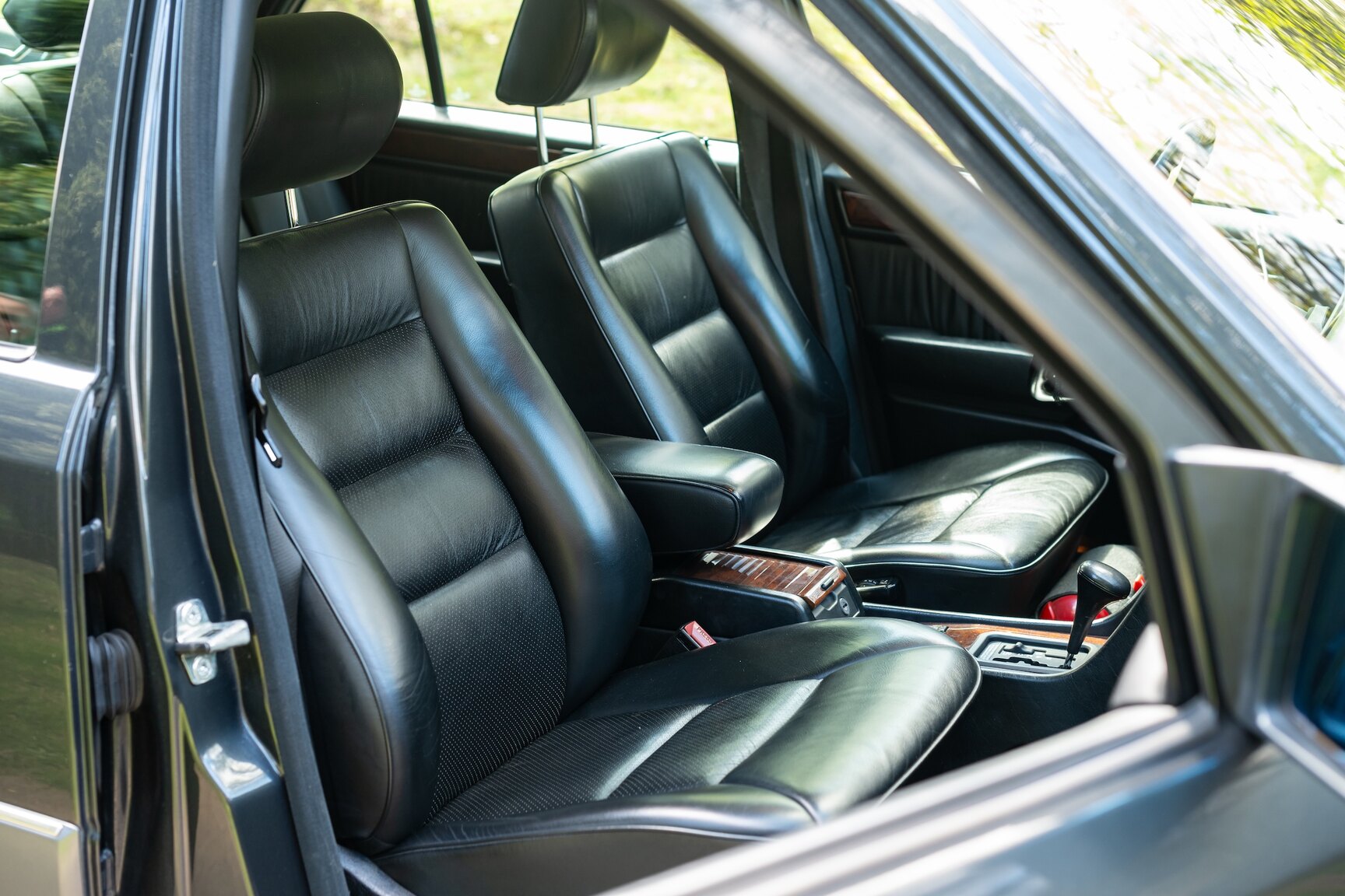 Interior image of 1993 Mercedes-Benz 400 E