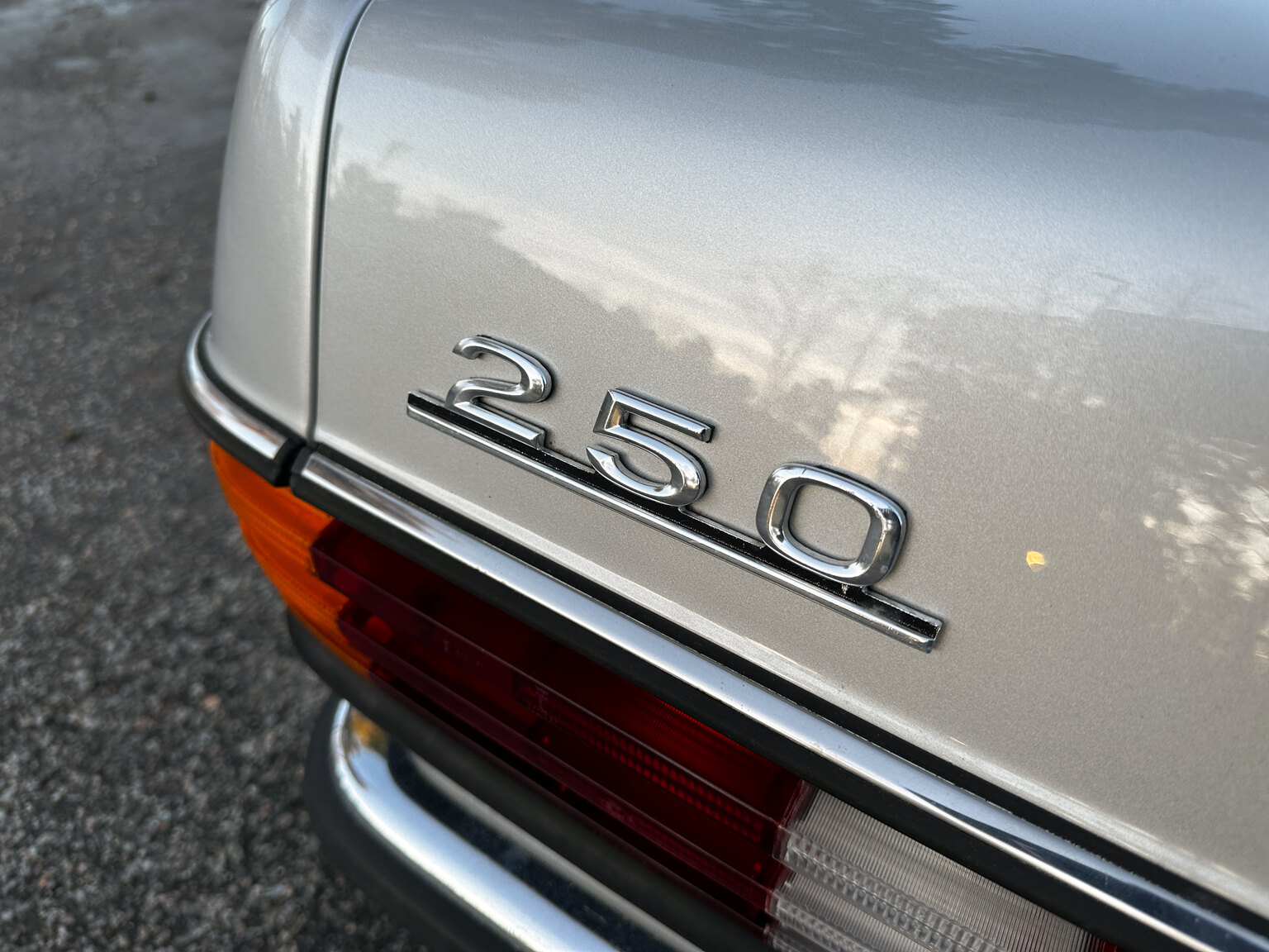 Aussenfoto 1978 Mercedes-Benz 250