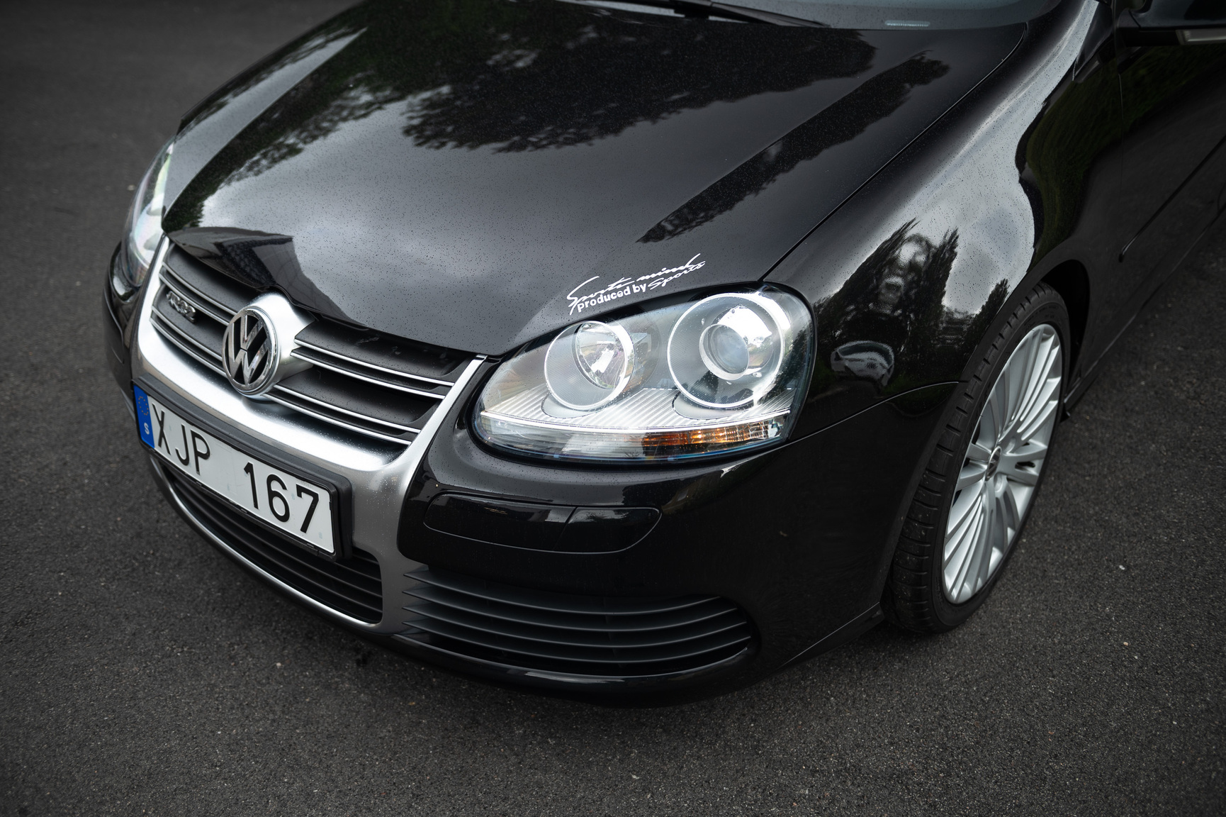 Exterior image of 2006 Volkswagen Golf R32 (29)