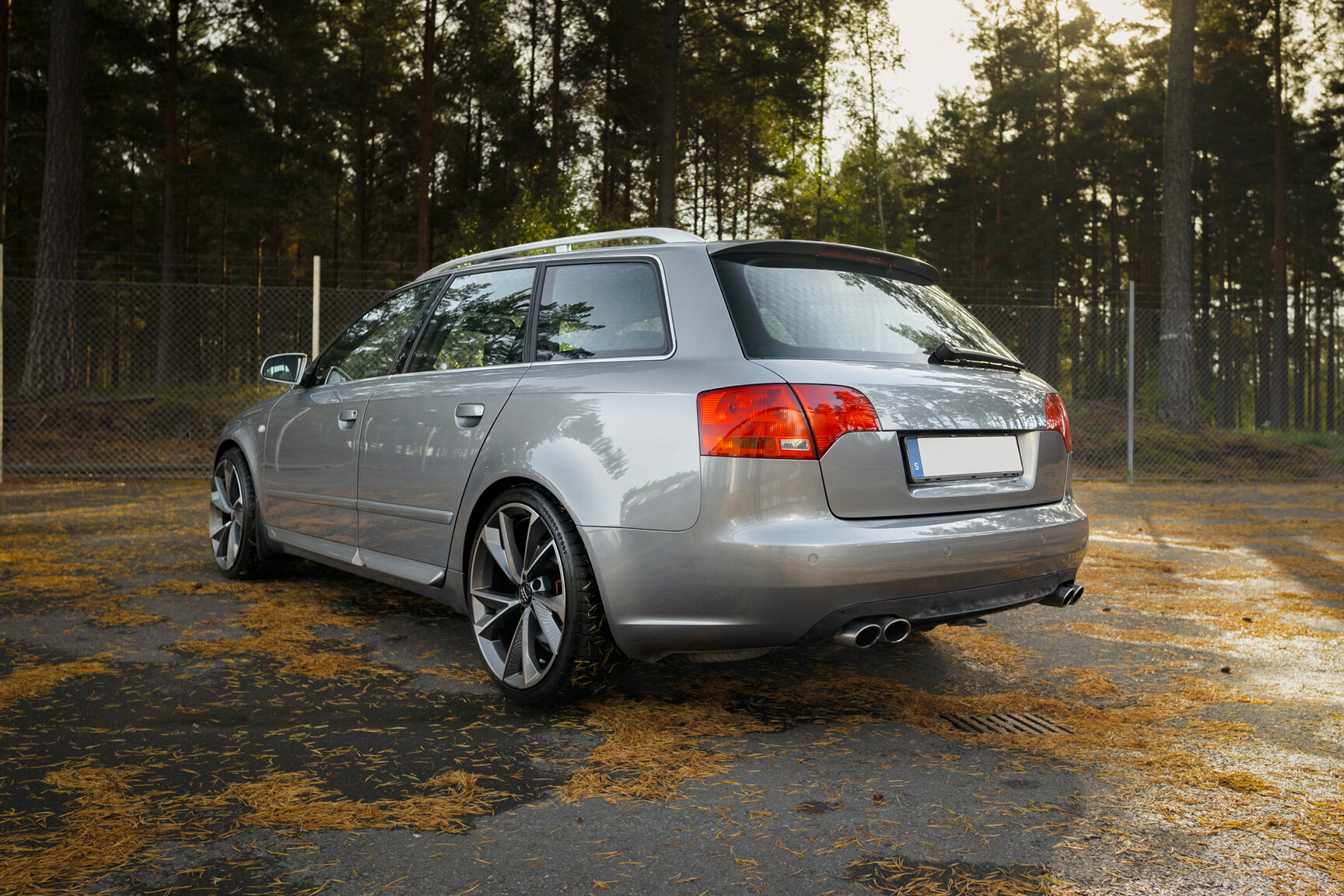 Exterior image of 2005 Audi S4 Avant (9)