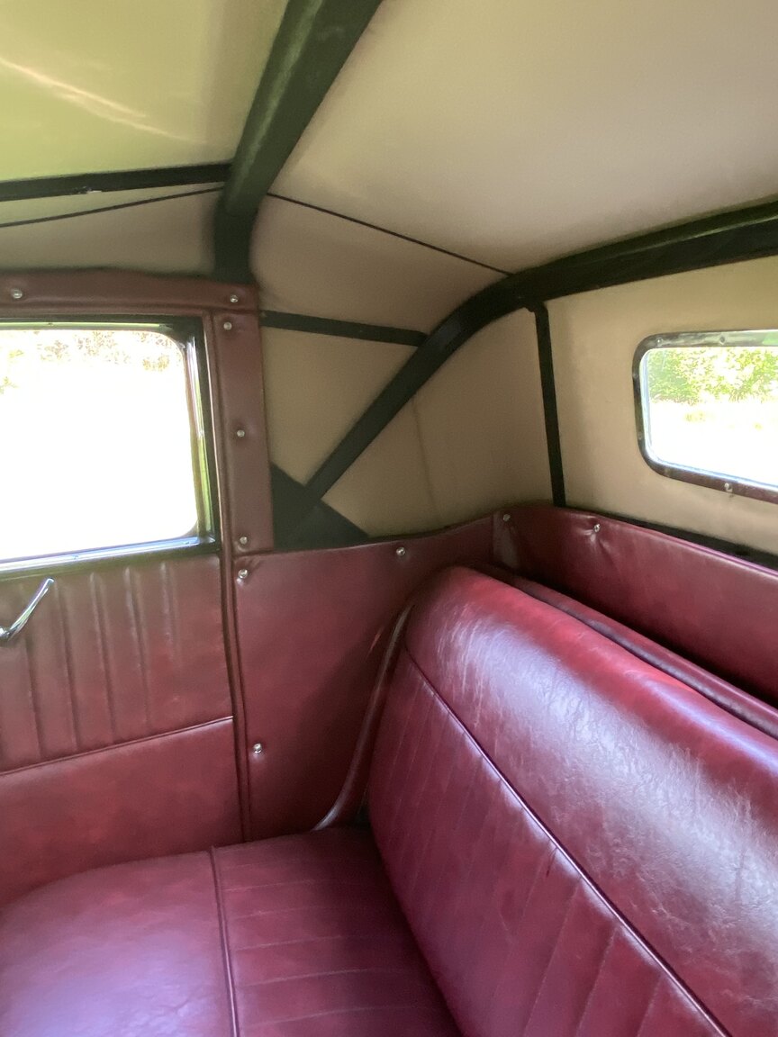 Interior image of 1932 Ford 32 deuce sport coupé (Hot Rod)