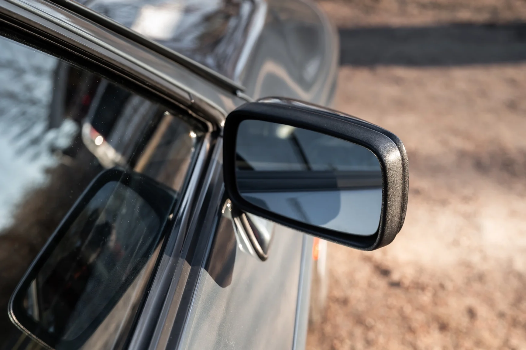 Exterior image of 1988 Porsche 928 S4 (36)
