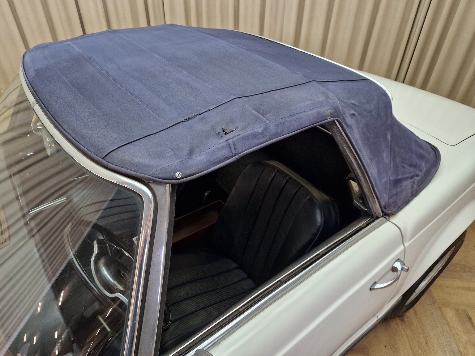 Exteriörbild på 1964 Mercedes-Benz 230SL Pagoda