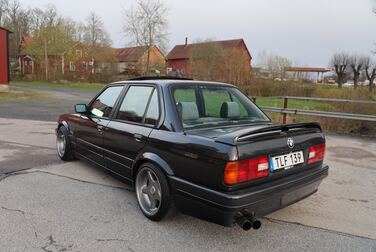 Exterior image of 1989 BMW 325i