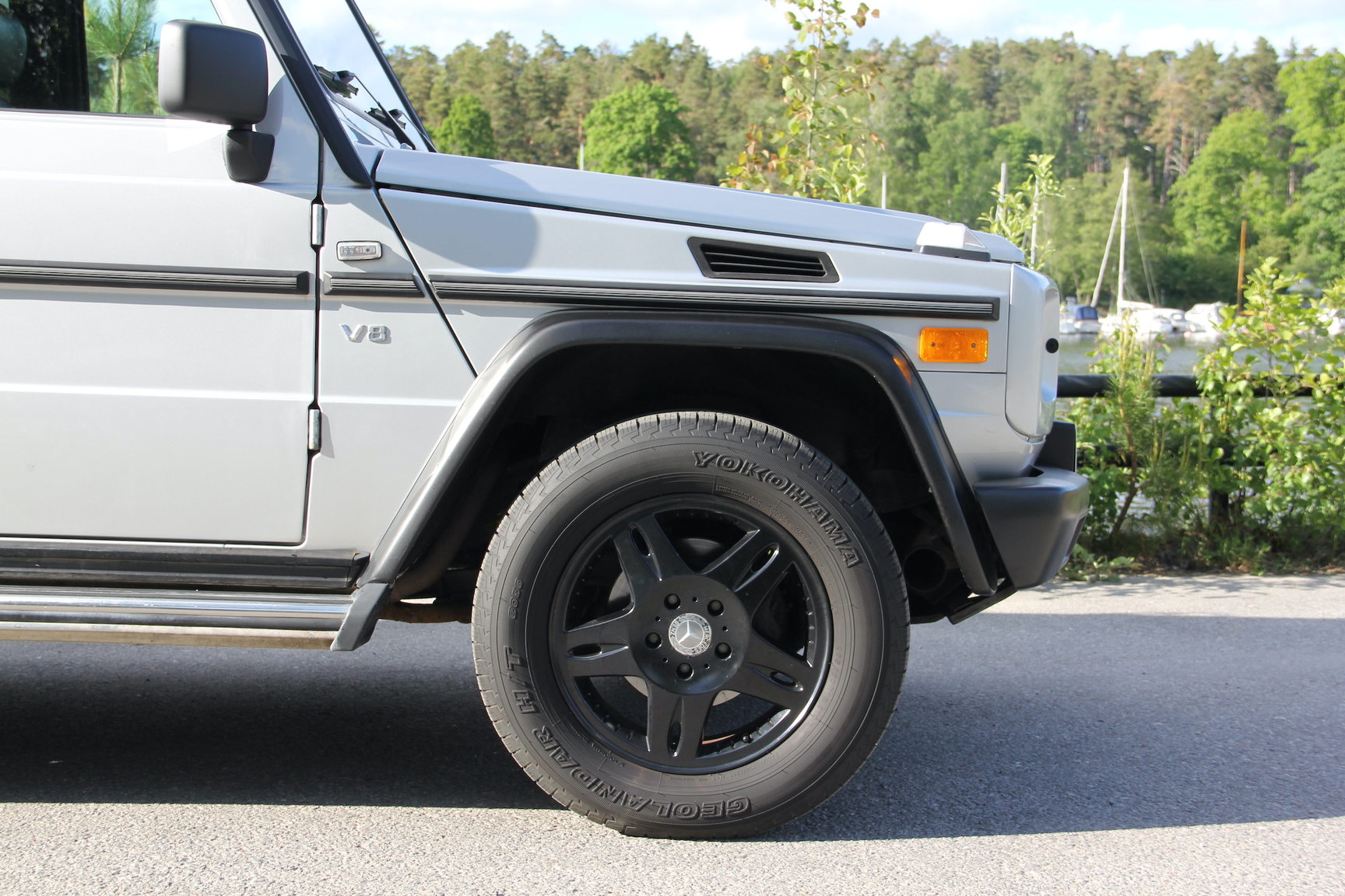 Exterior image of 2002 Mercedes-Benz G 500