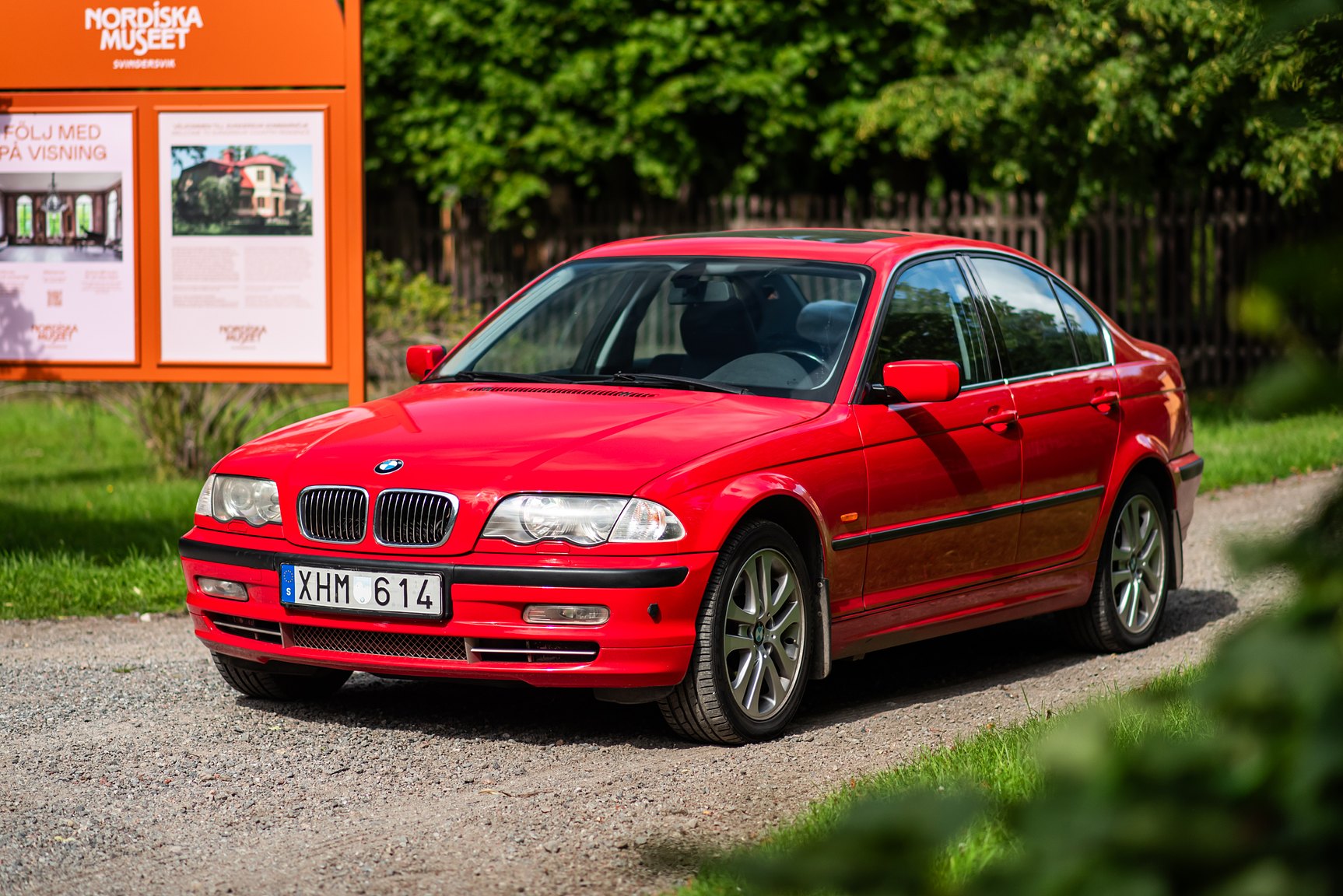 Exterior image of 2001 BMW 330Xi