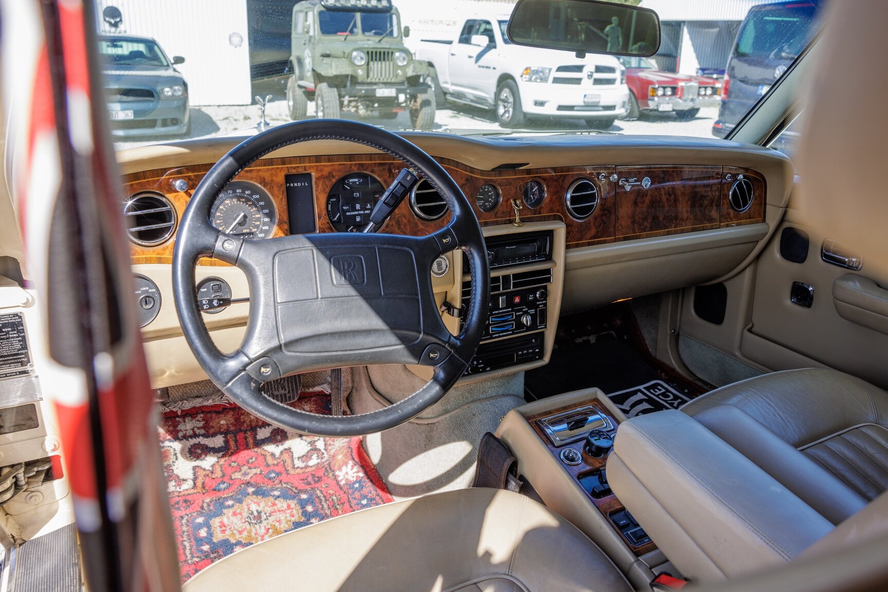 Interior image of 1991 Rolls Royce Silver Spur LWB
