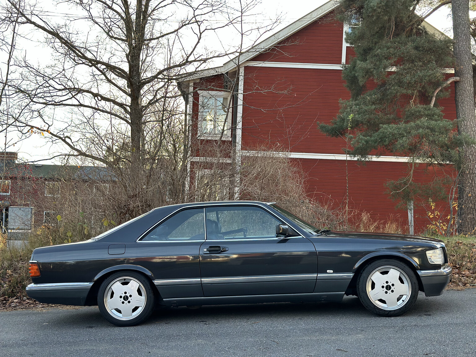 Exterior image of 1988 Mercedes 560 SEC