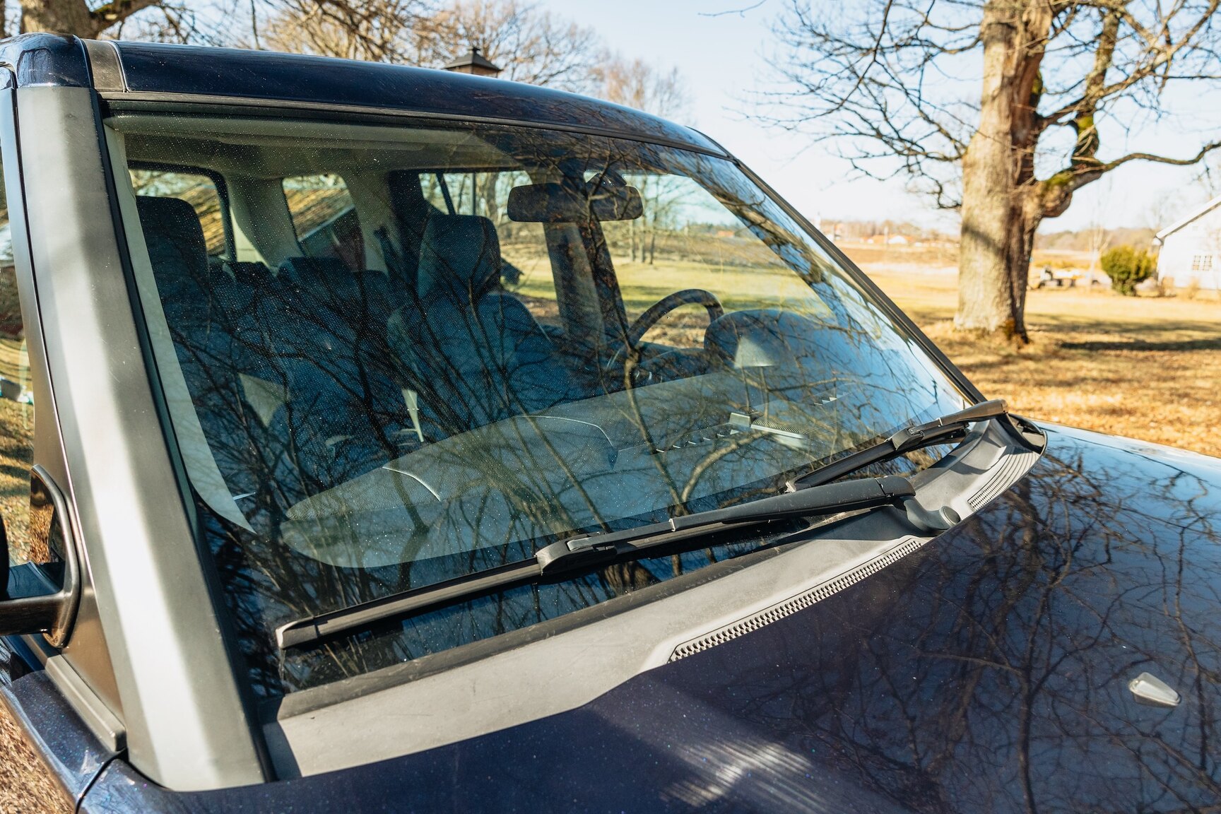 Exterior image of 2015 Land Rover Discovery 3.0 TDV6
