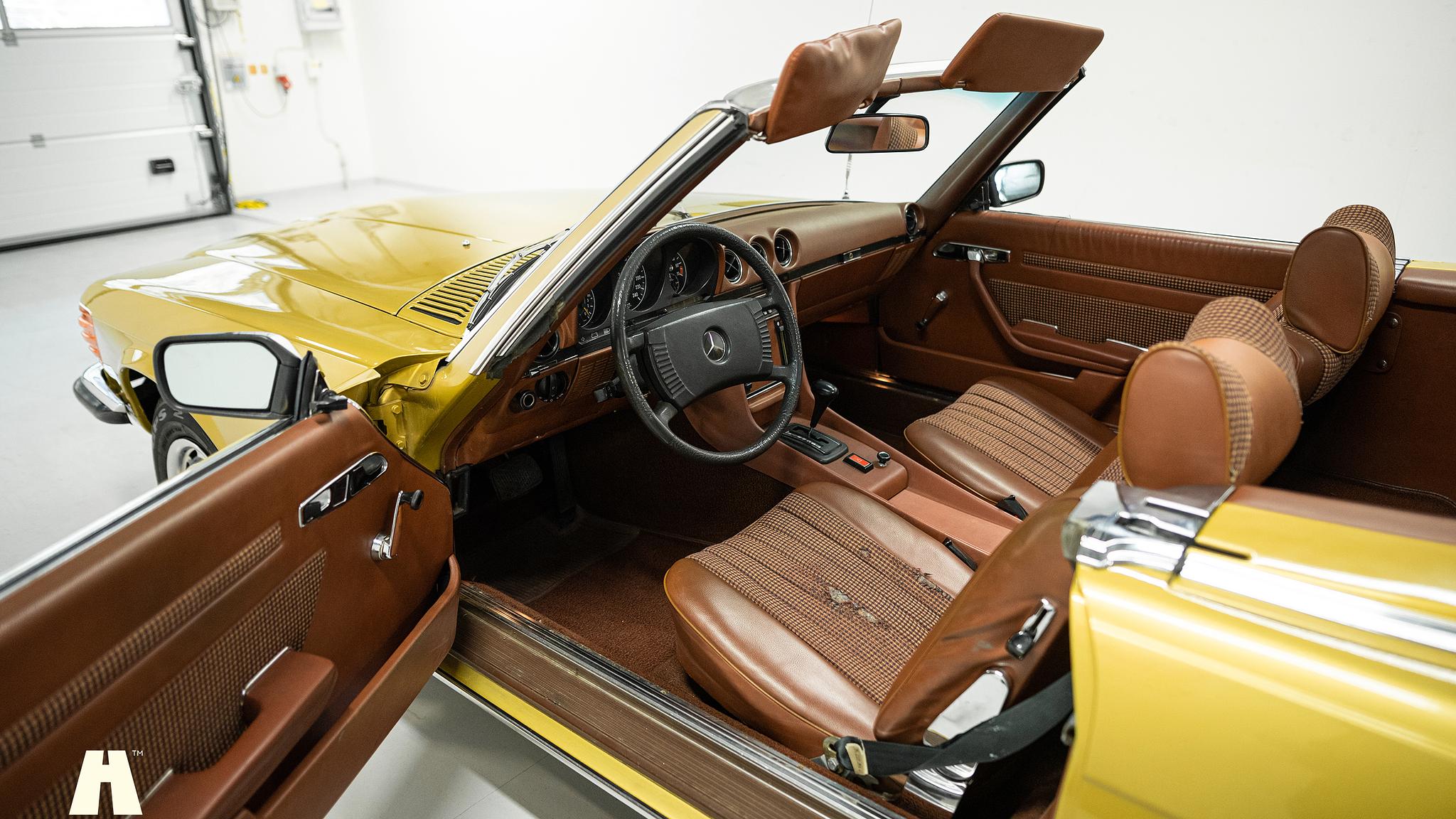 Interiörbild 1975 Mercedes SL 350