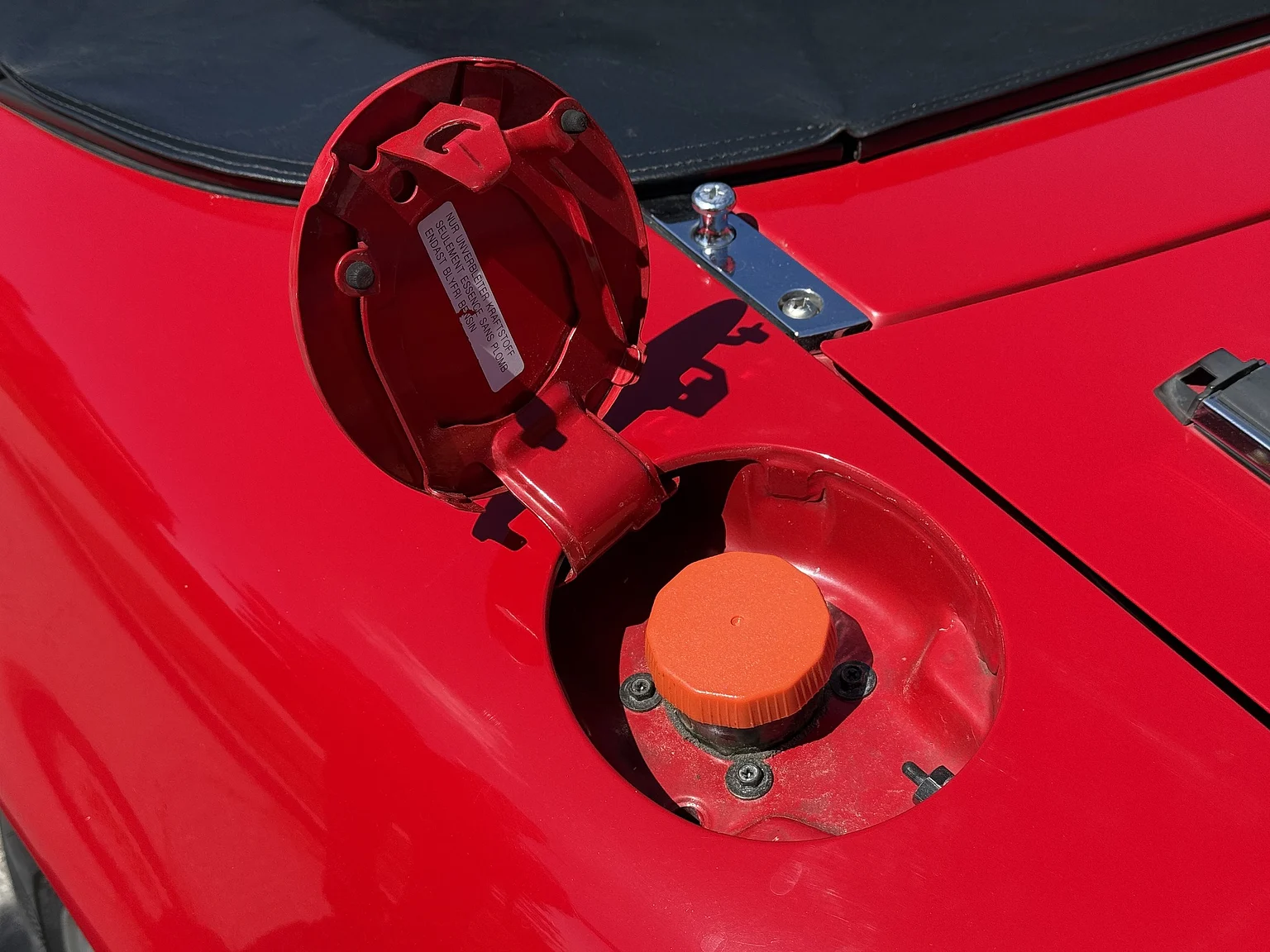 Exterior image of 1991 Mazda MX-5 Miata (24)