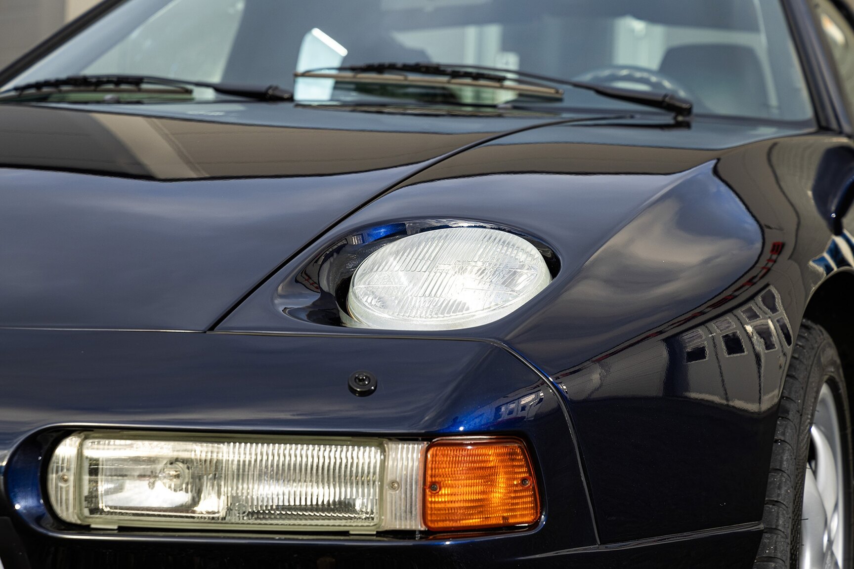 Exterior image of 1993 Porsche 928 GTS