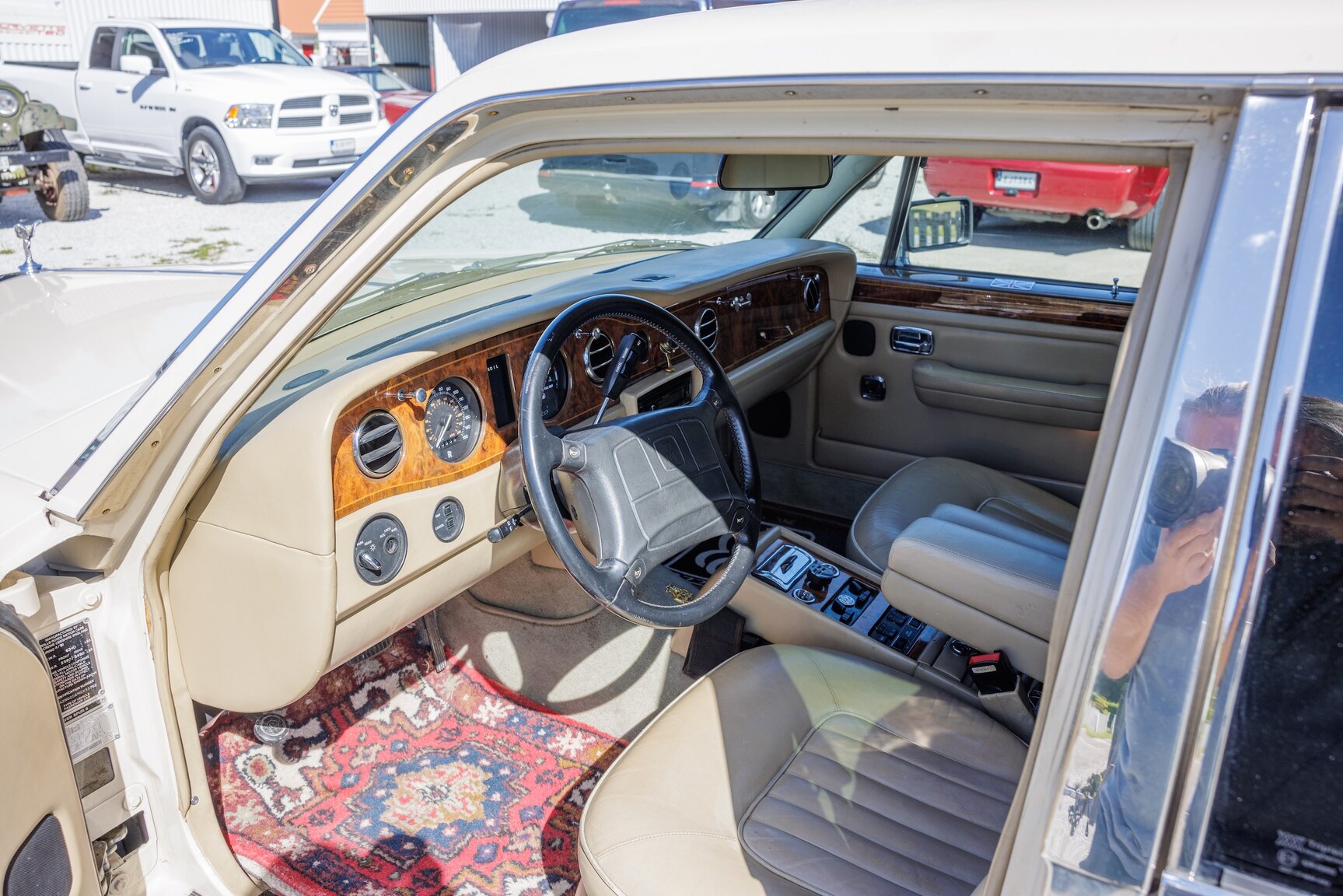 Interior image of 1991 Rolls Royce Silver Spur LWB