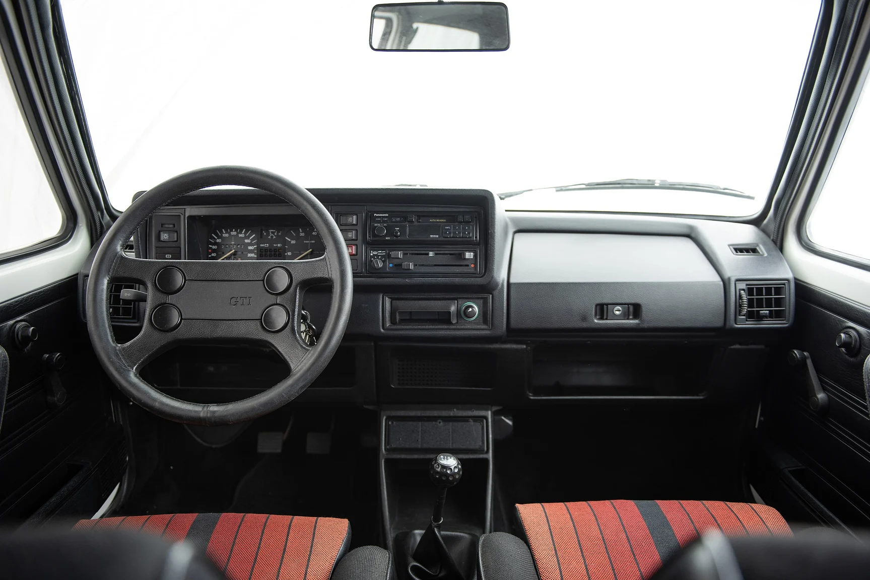 Innenraumfoto von 1984 Volkswagen Golf GTI "Special" (11)