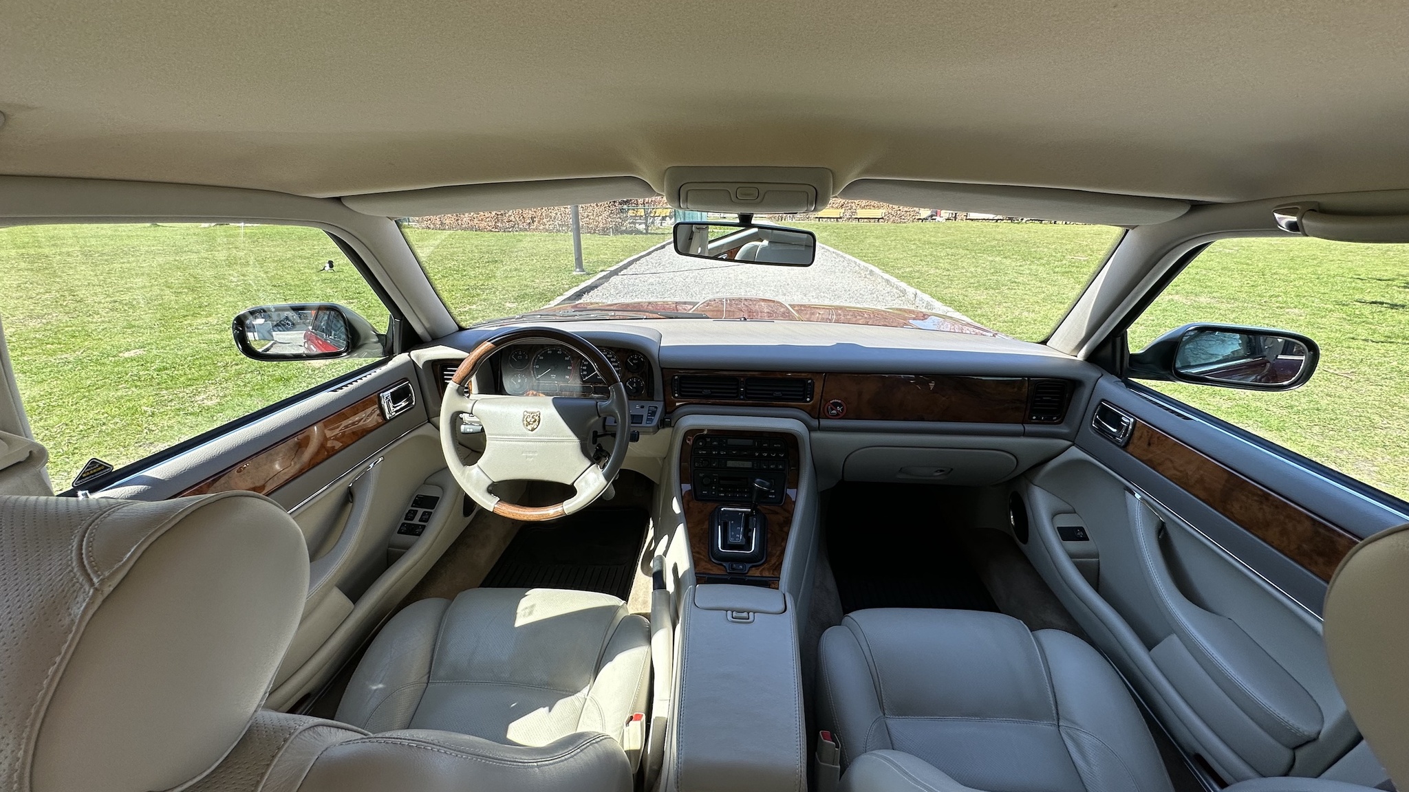 Interior image of 1997 Jaguar XJ 4.0 Executive