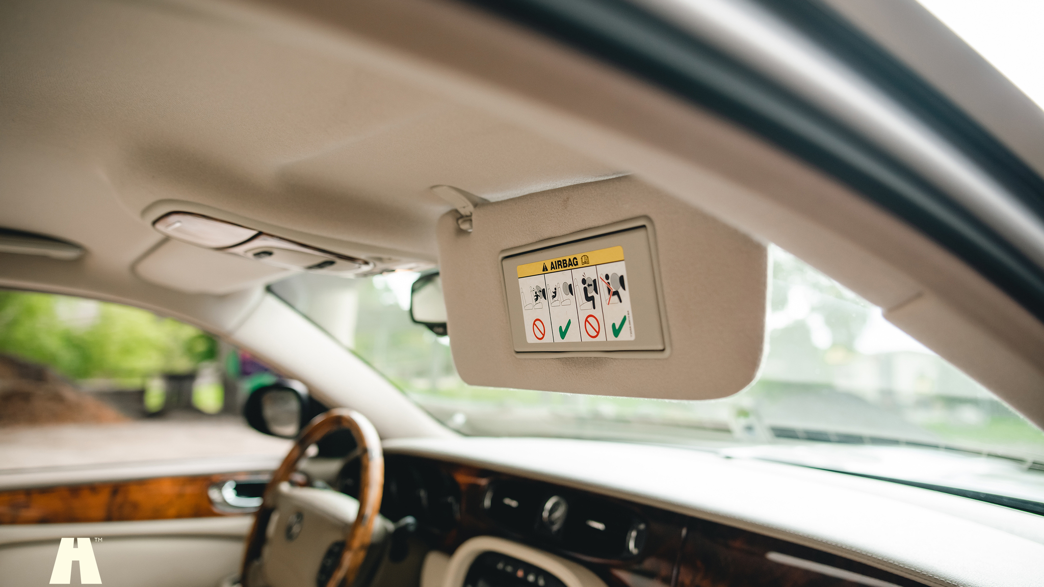 Interior image of 2003 Jaguar XJ Super V8