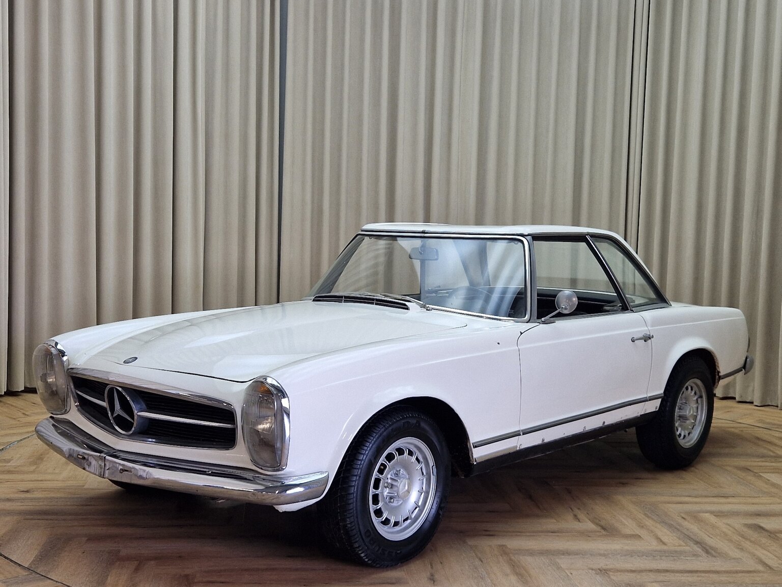 Exterior image of 1964 Mercedes-Benz 230SL Pagoda