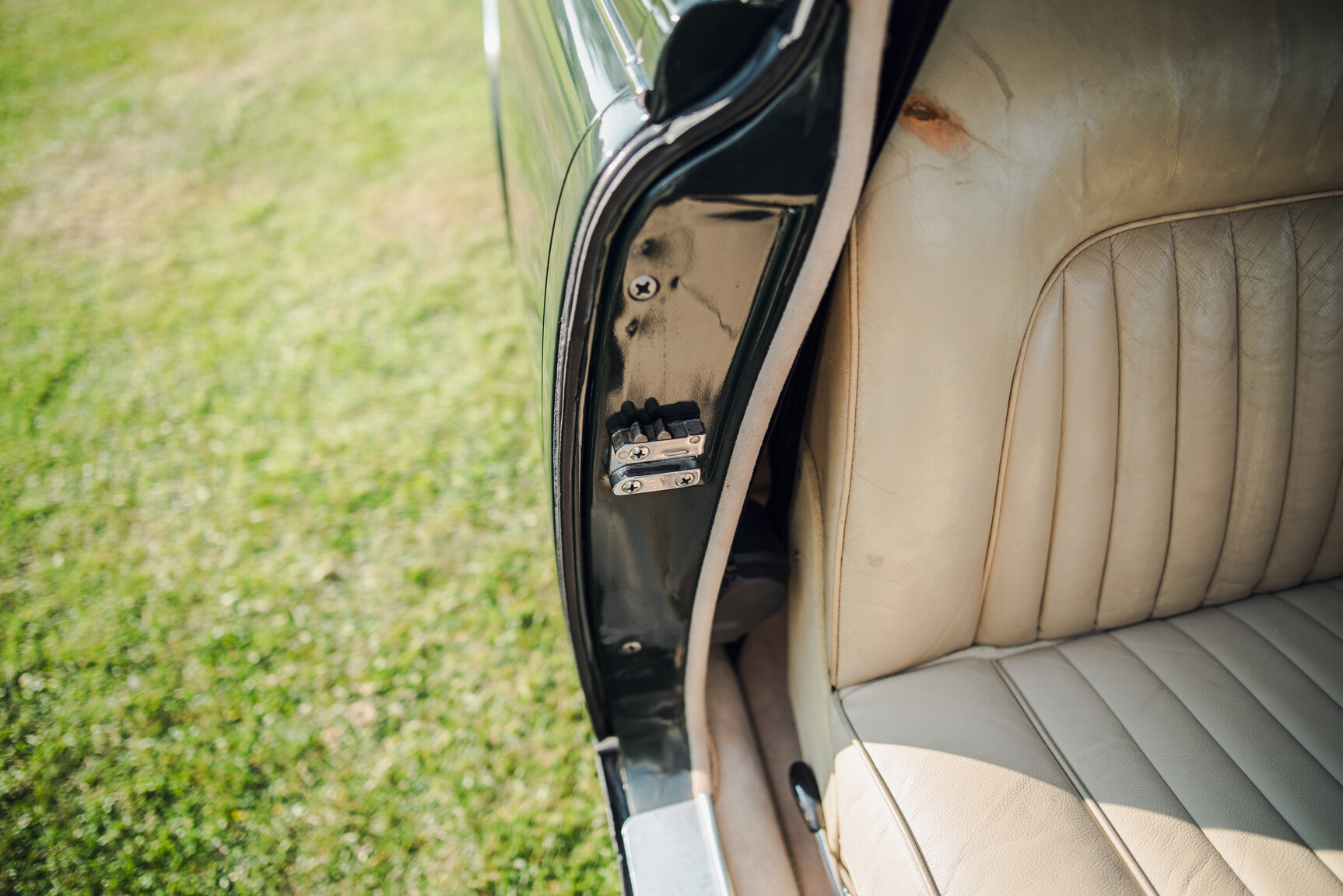 Interior image of 1965 Daimler 250 V8