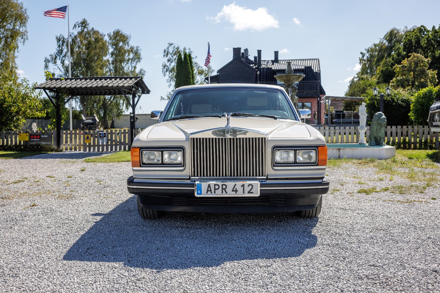Exterior image of 1991 Rolls Royce Silver Spur LWB