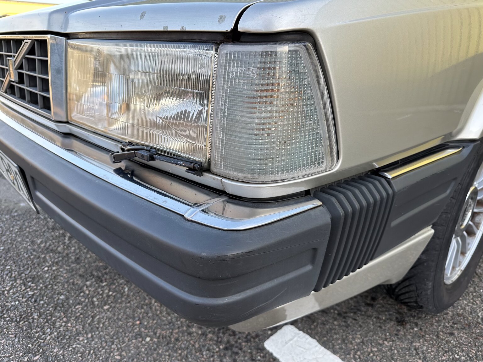 Exteriörbild på 1987 Volvo 780 Bertone