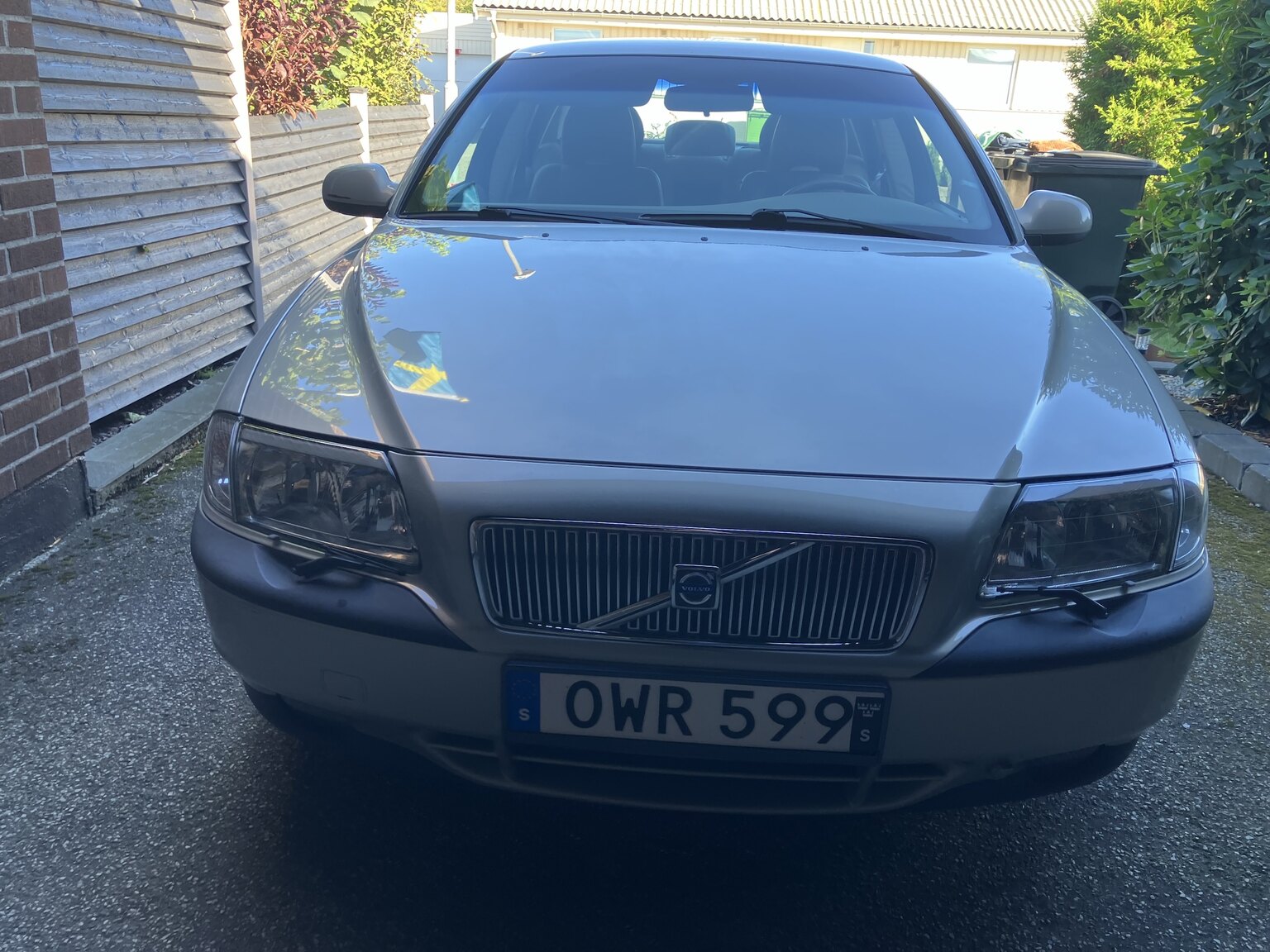 Exterior image of 1999 Volvo S80
