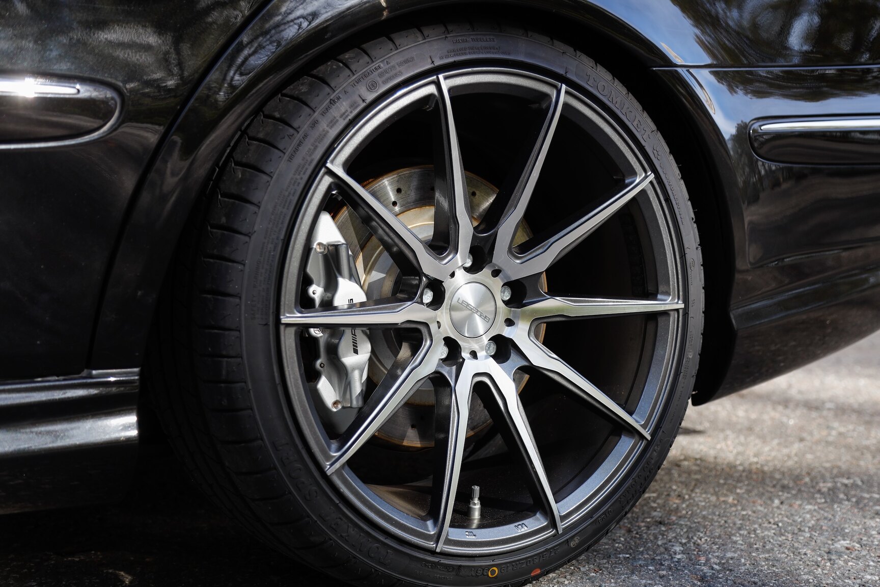 Exteriörbild på 2003 Mercedes-Benz E55 AMG