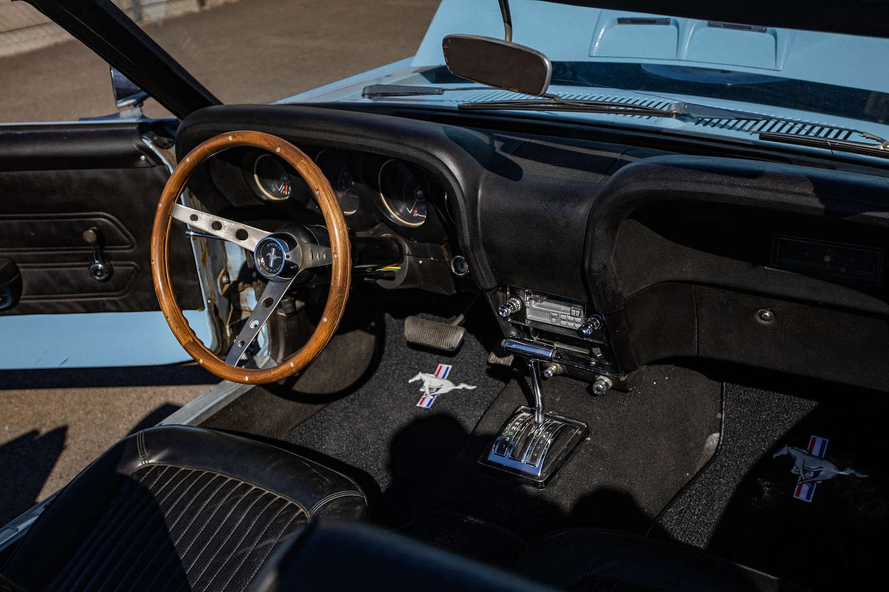 Interior image of 1969 Ford Mustang GT Cabriolet "M-code" (44)