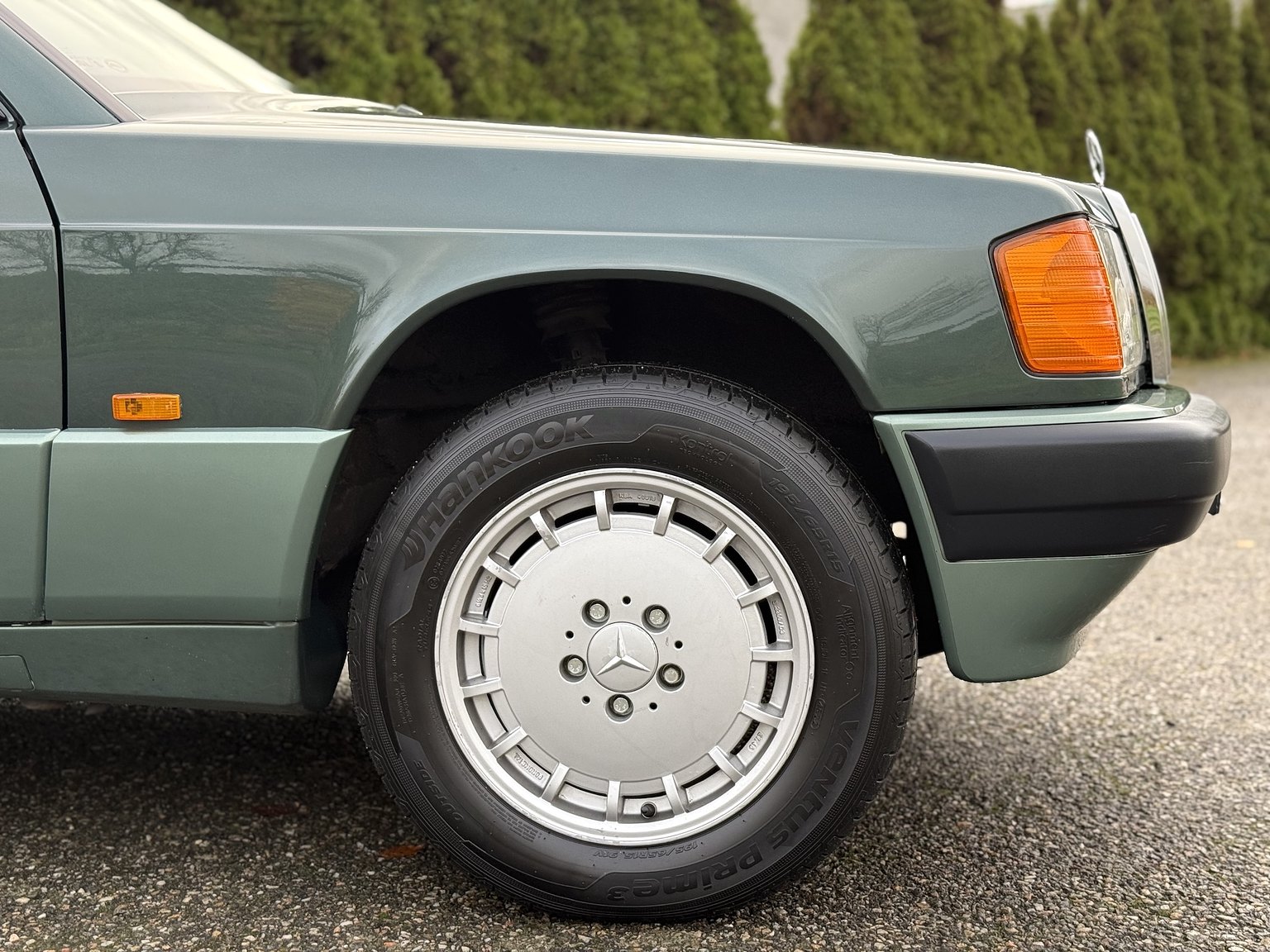 Exteriörbild på 1989 Mercedes-Benz 190 E