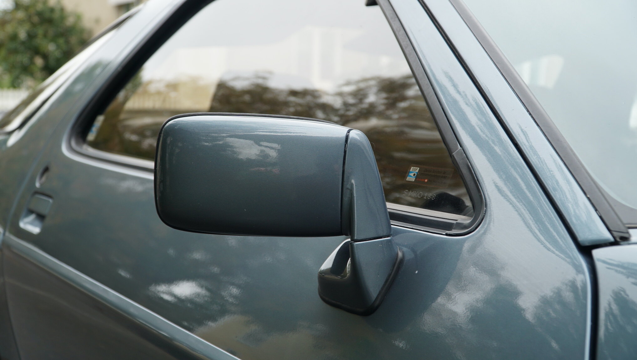 Exterior image of 1983 Porsche 928S (73)