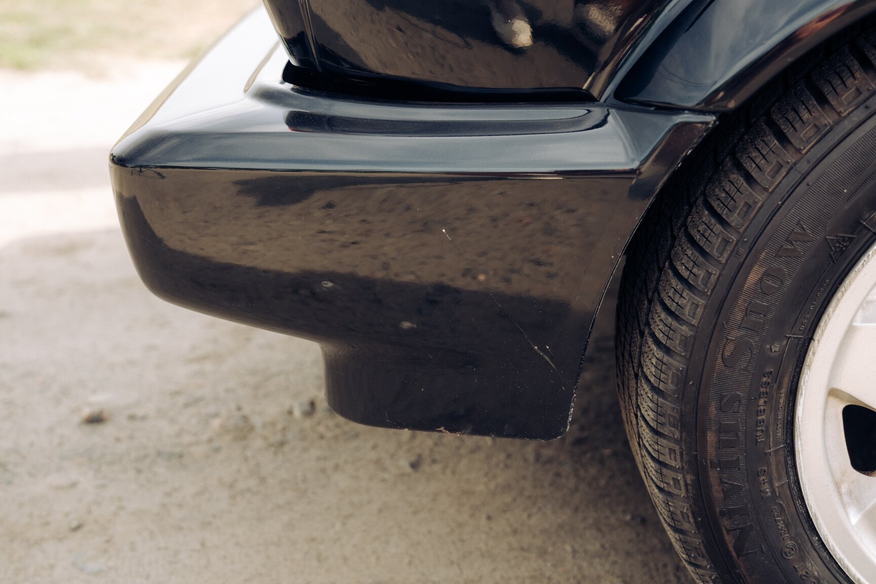 Exterior image of 1991 VW Golf Cabriolet "Etienne Aigner Edition"