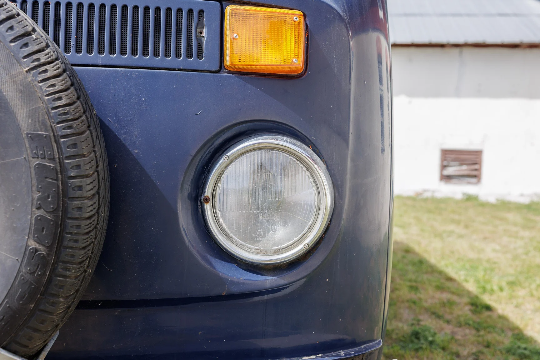 Exterior image of 1973 Volkswagen Typ 2 Transporter T2 (16)