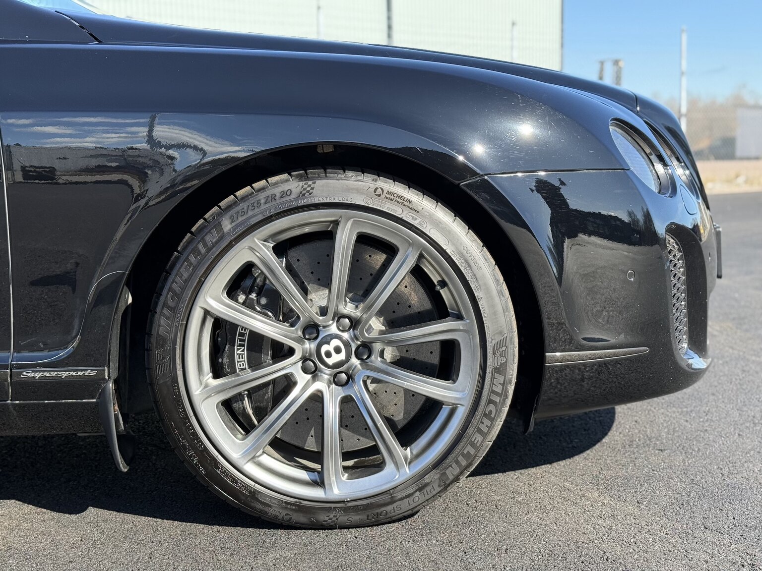 Exteriörbild på 2011 Bentley Continental Supersports