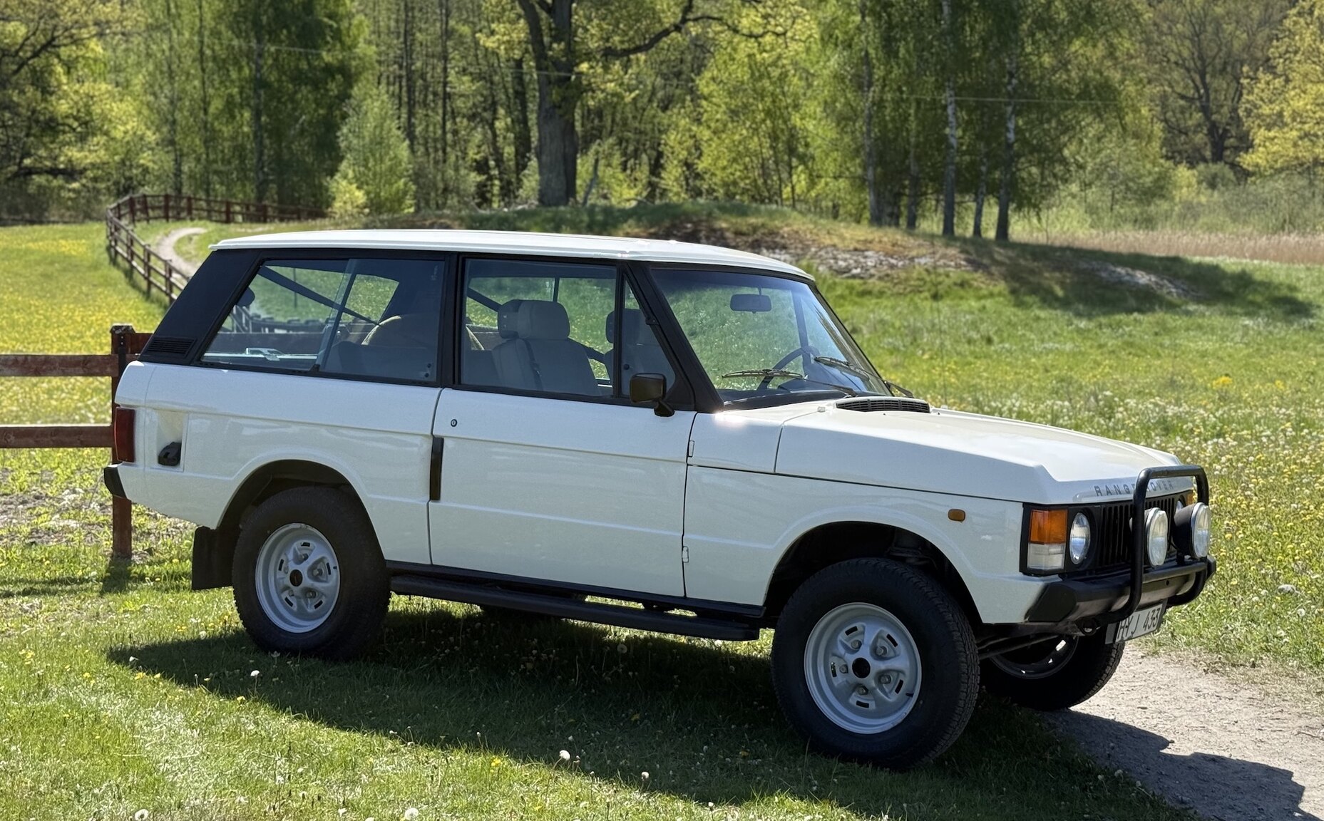 Exterior image of 1985 Land Rover Range Rover 3.5 V8