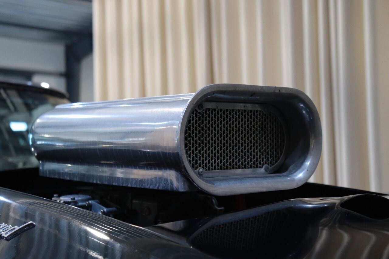 Exterior image of 1975 Chevrolet Corvette Stingray 