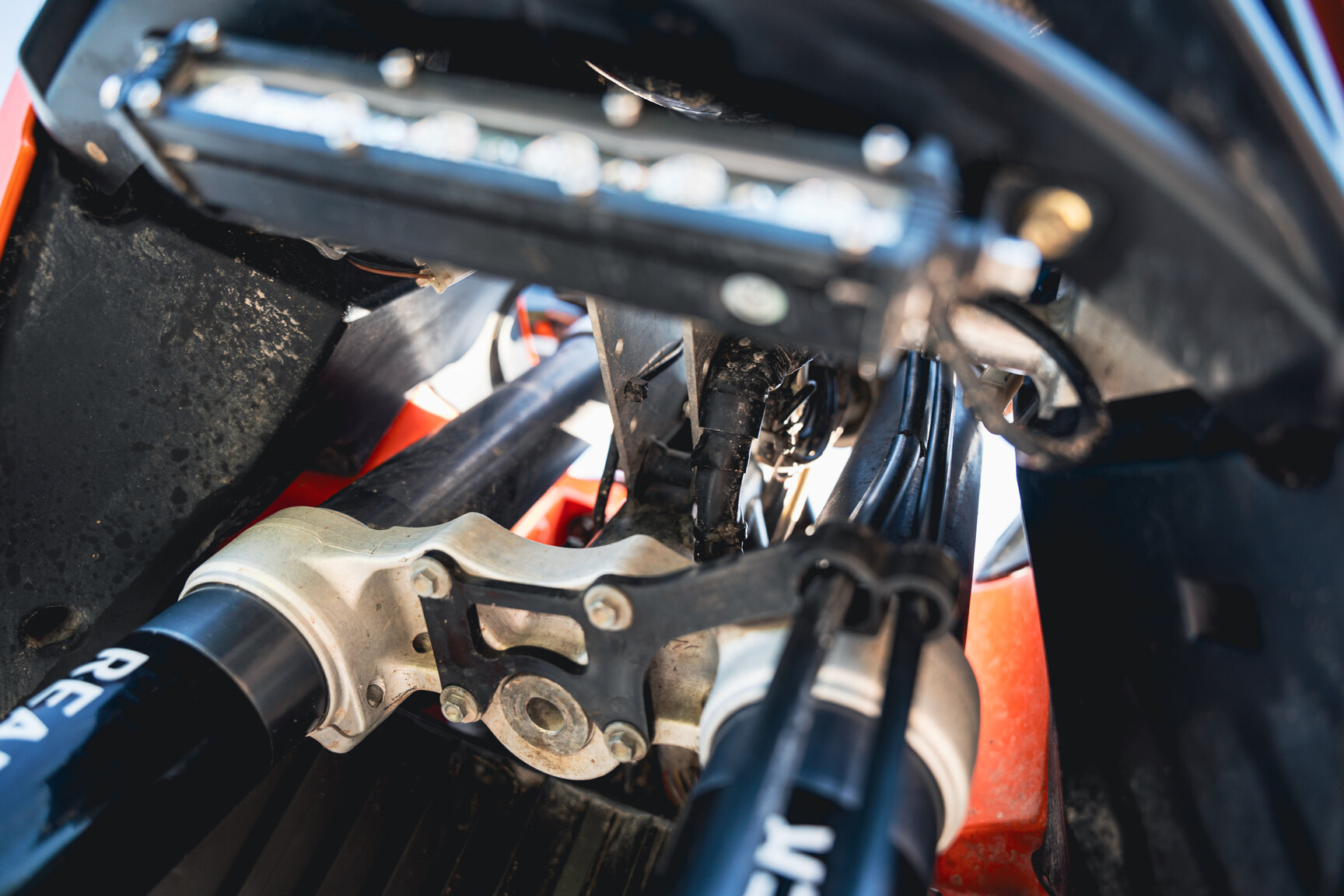 Image of 2003 KTM 950 Adventure S (8) mechanics