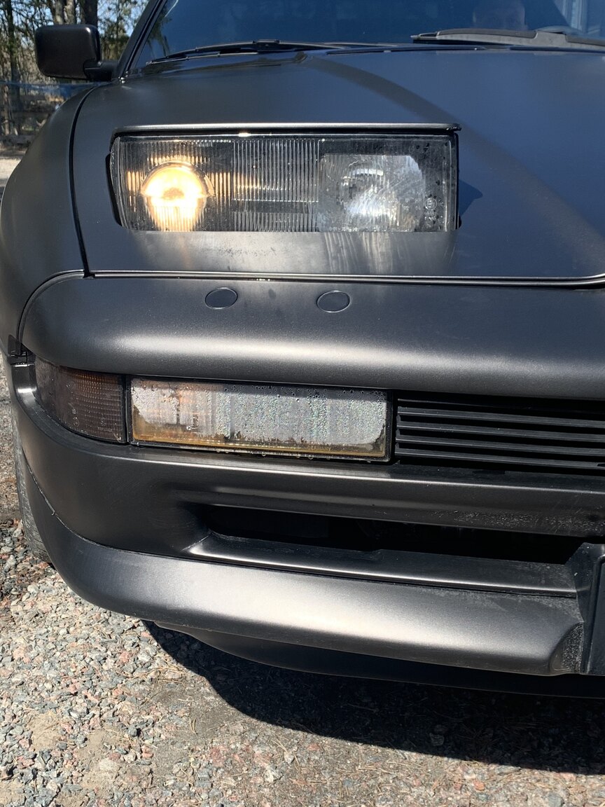 Exterior image of 1995 BMW 840i (41)