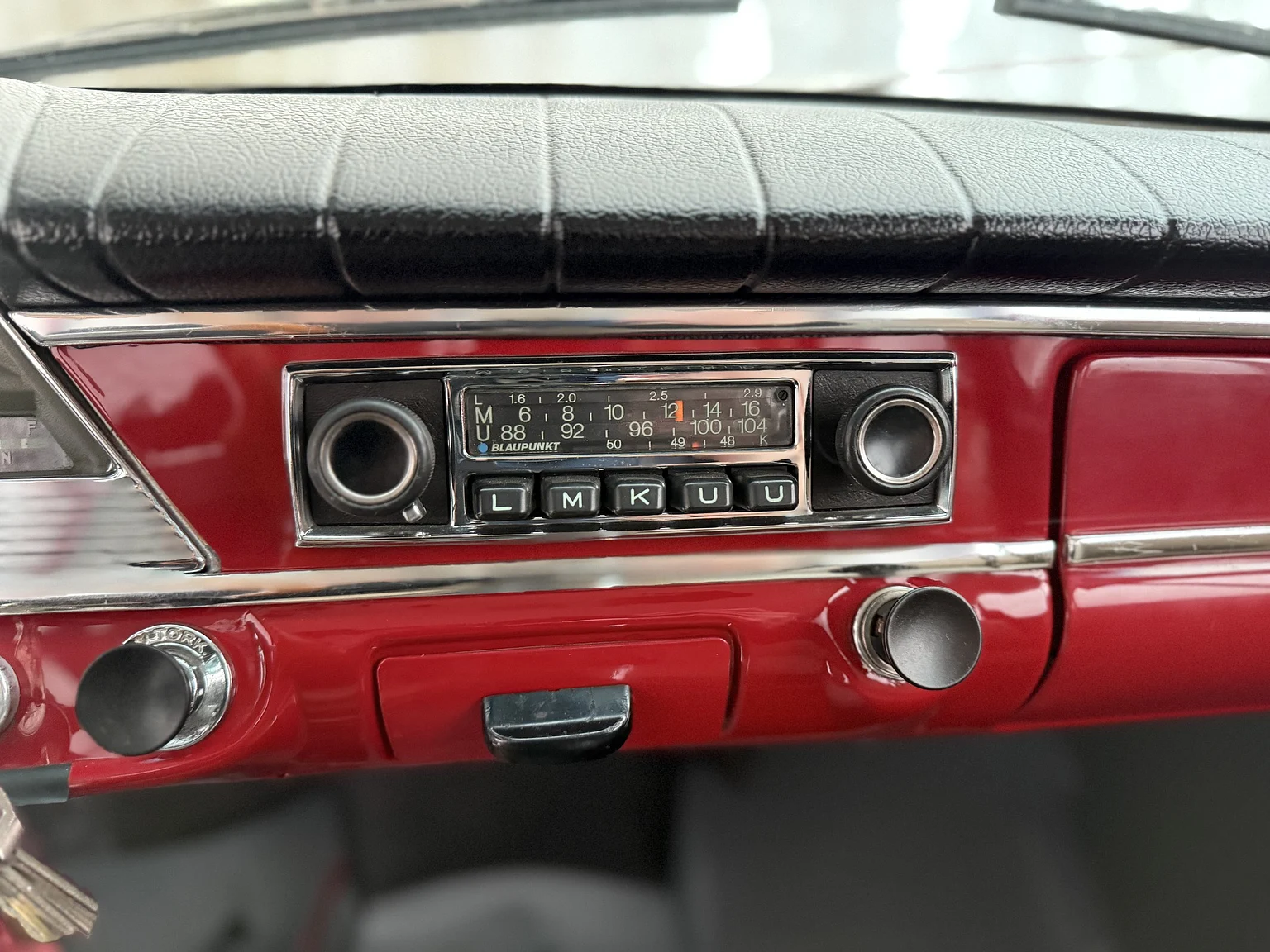 Interior image of 1961 Volvo PV544C Sport (17)