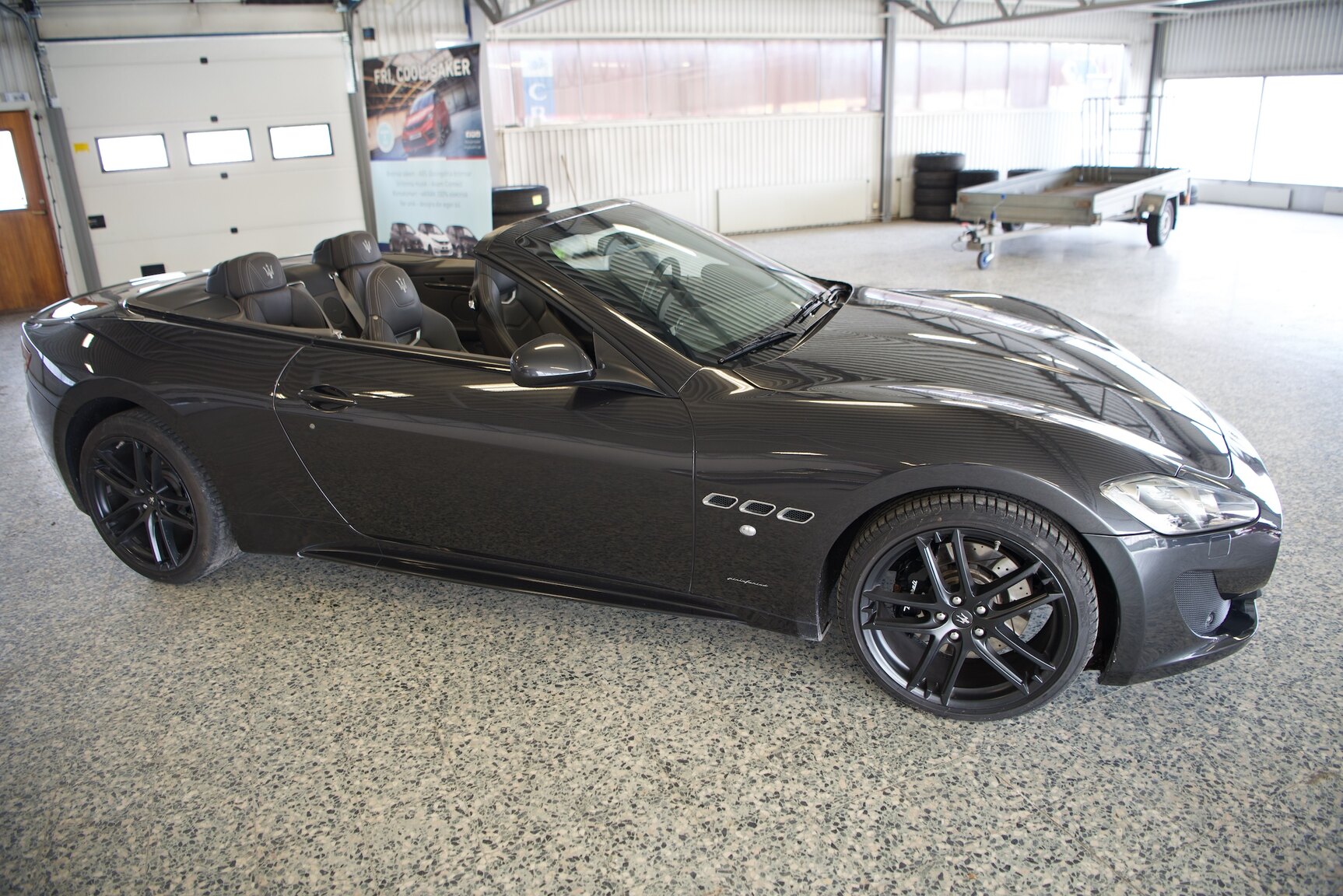 Exteriörbild på 2016 Maserati Grancabrio (30)